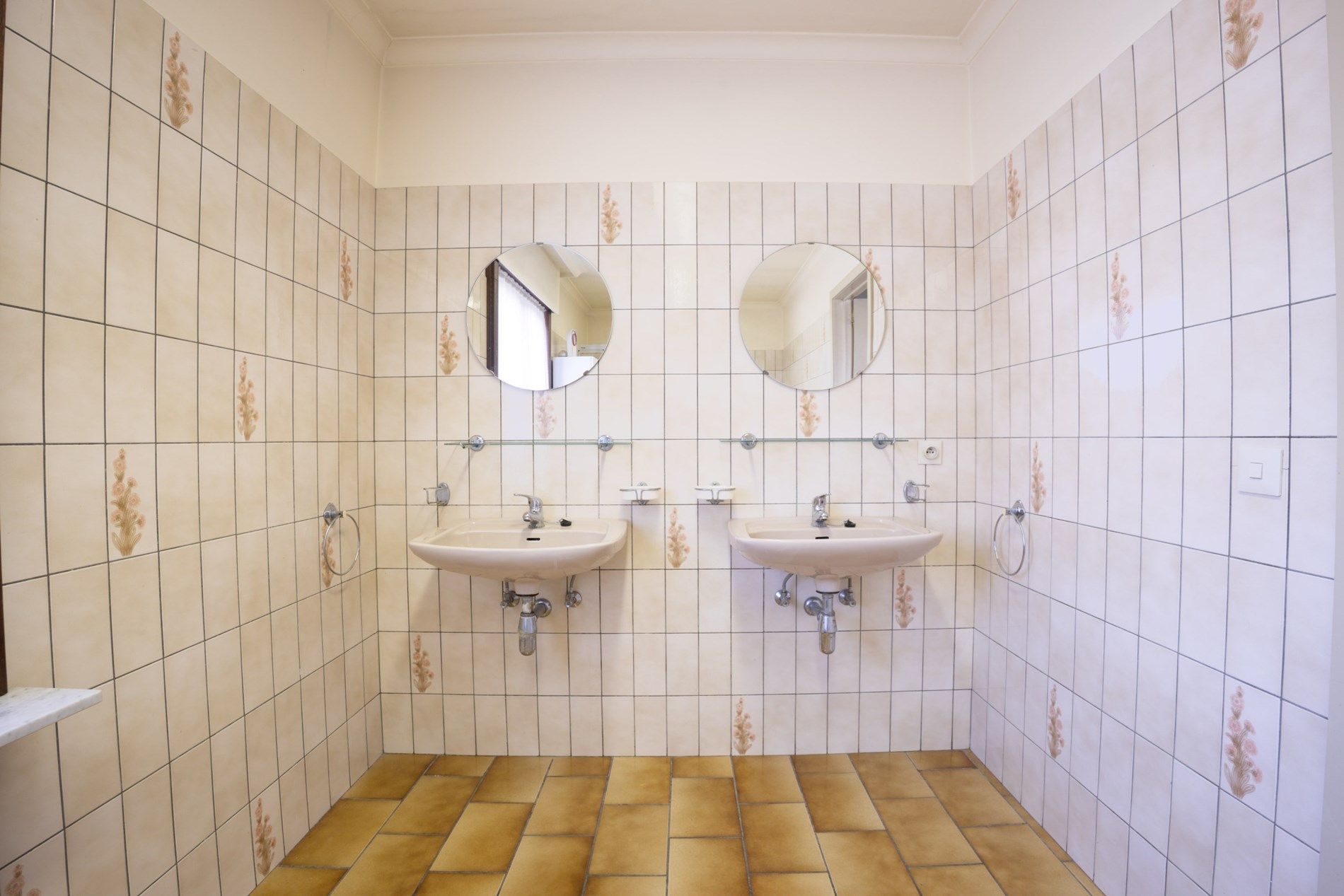 POLYVALENTE EIGENDOM OP 978 M² foto 13