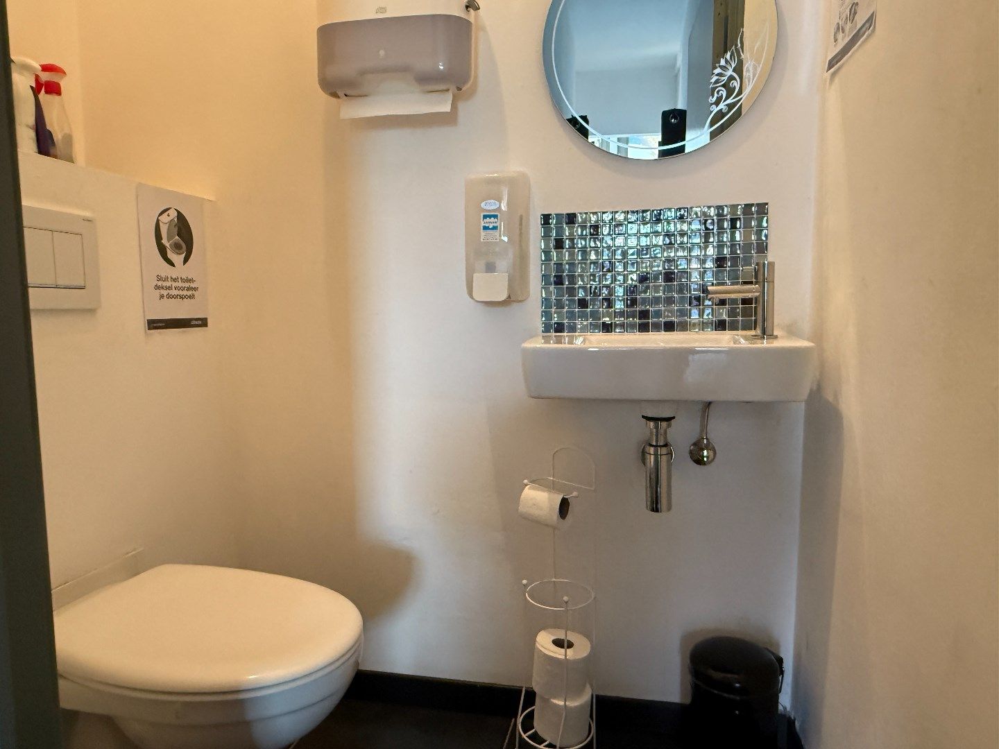 Zichtbare handelsruimte met kelder in bruisende buurt foto 6