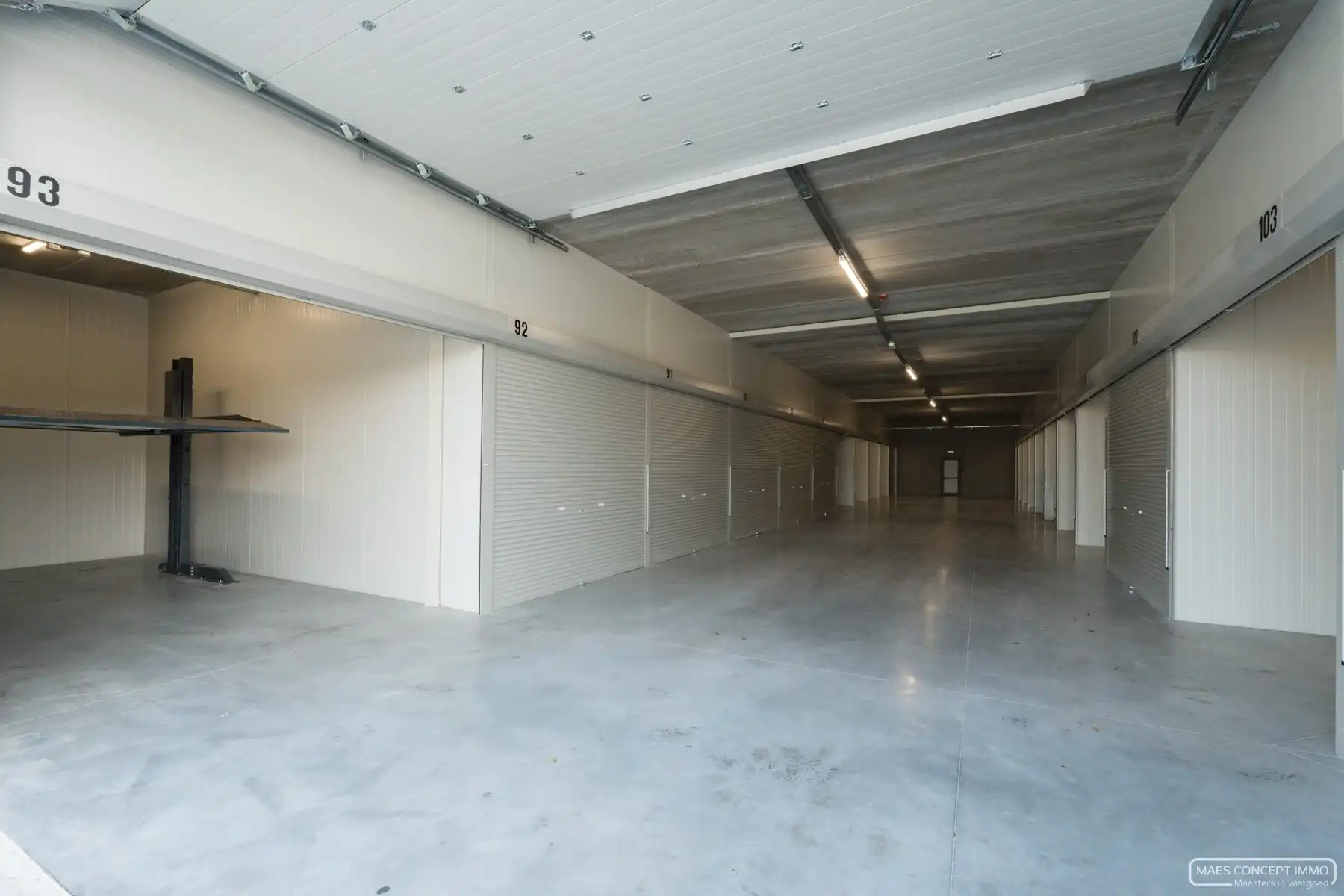 kleine en grote opslagruimtes te huur in Waregem en Vichte foto {{pictureIndex}}