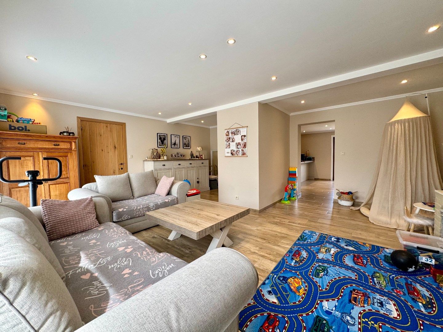 INSTAPKLARE HALFOPEN WONING MET 4 SLPKS, TUIN EN GARAGE foto 5