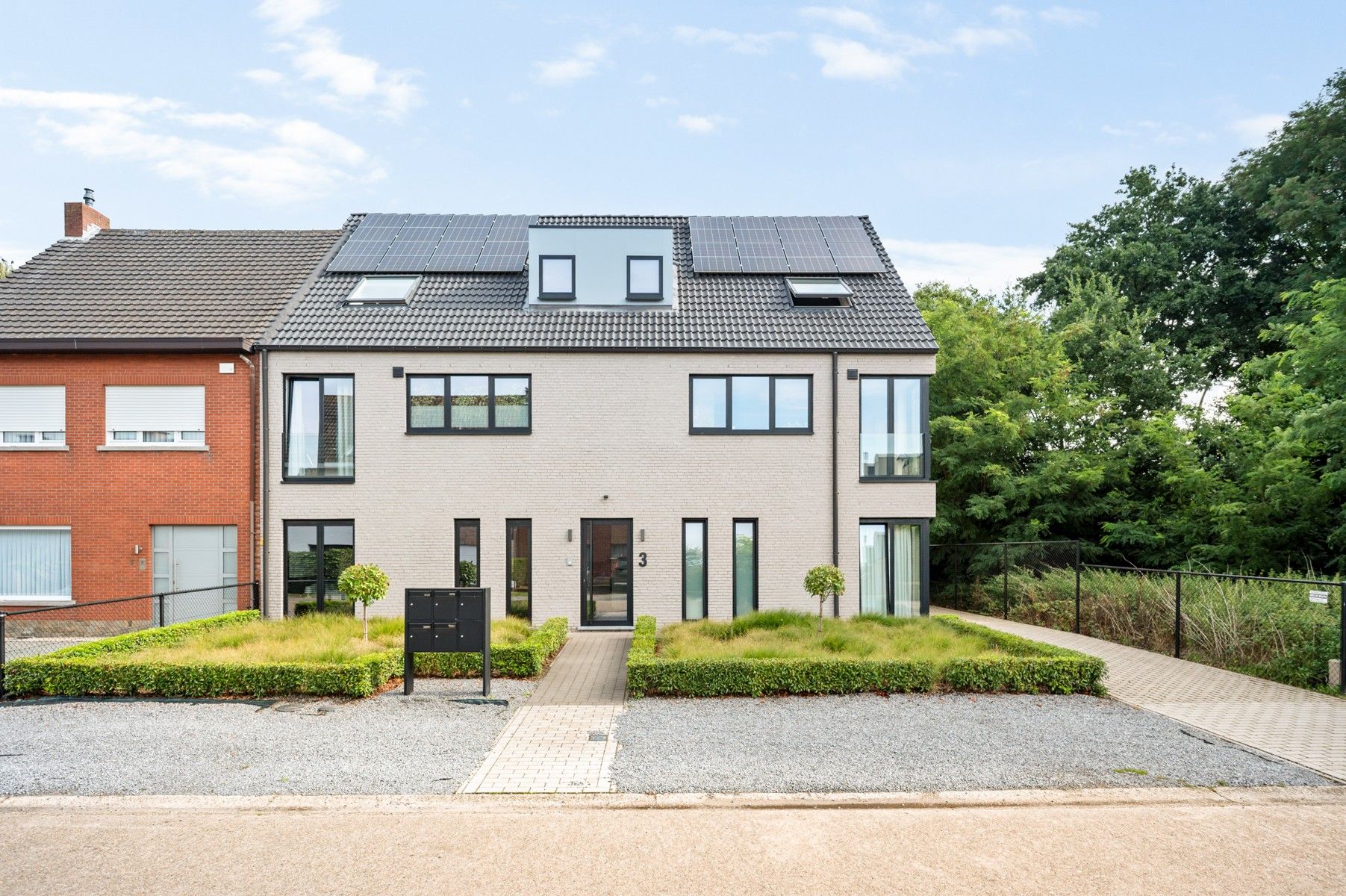 Instapklaar en energiezuinig gelijkvloers appartement met terras en tuin foto 18