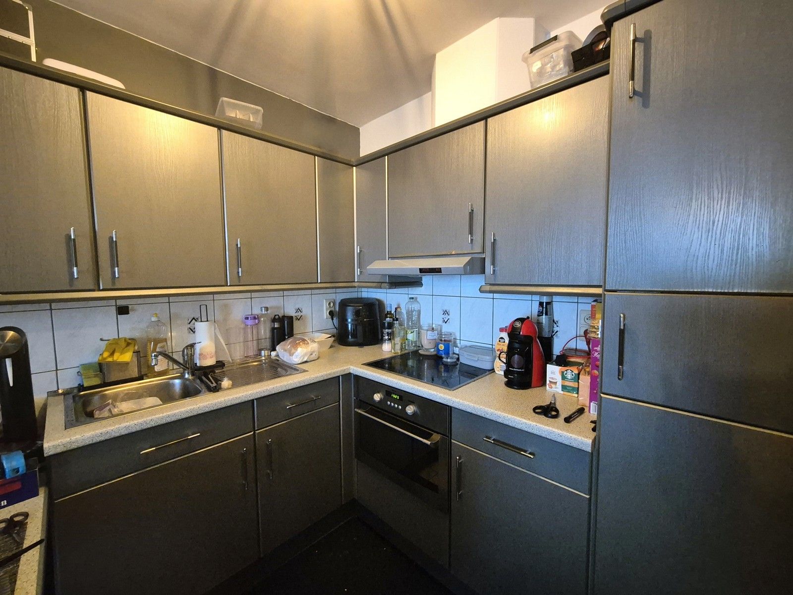 Appartement op rustige ligging met veel ramen en ruim terras foto 5