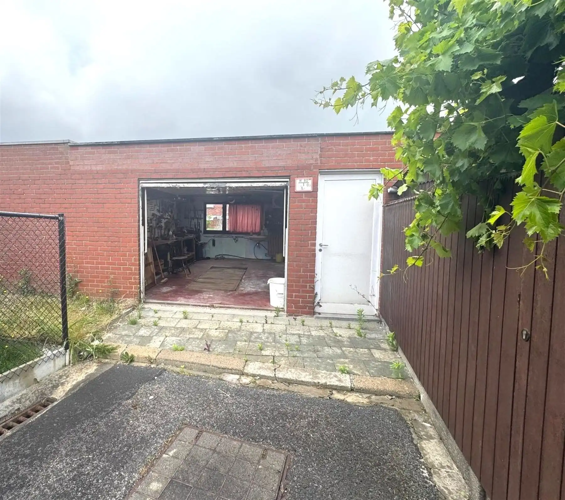 Ruime woning met drie slaapkamers en grote garage foto 13