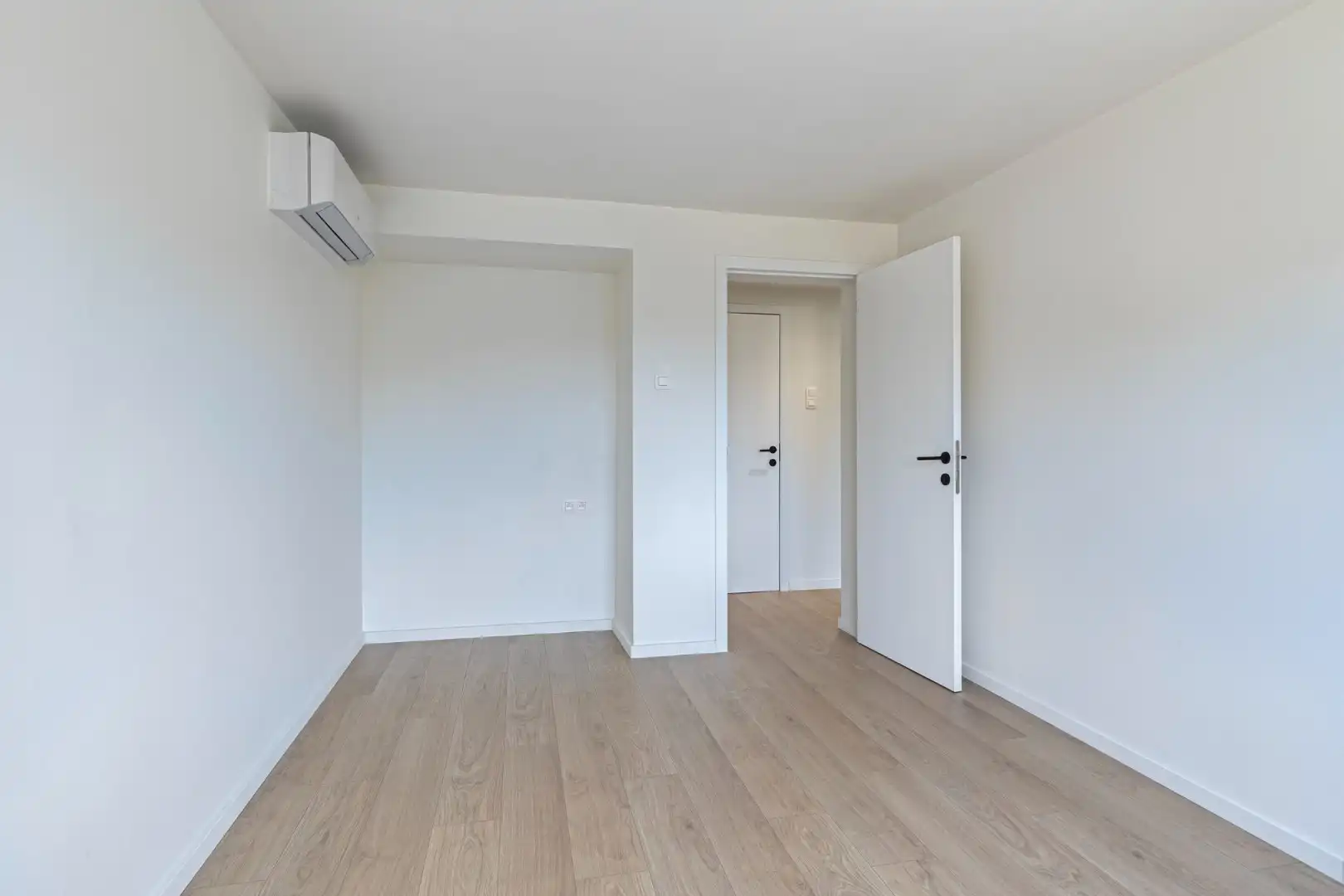 Woning met 5 slaapkamers, rustig gelegen in het centrum van OLV Olen ! foto 20