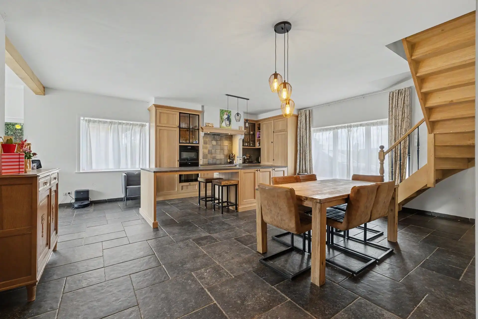 Charmante, gerenoveerde gezinswoning met hedendaagse loods van 400m²  foto 7