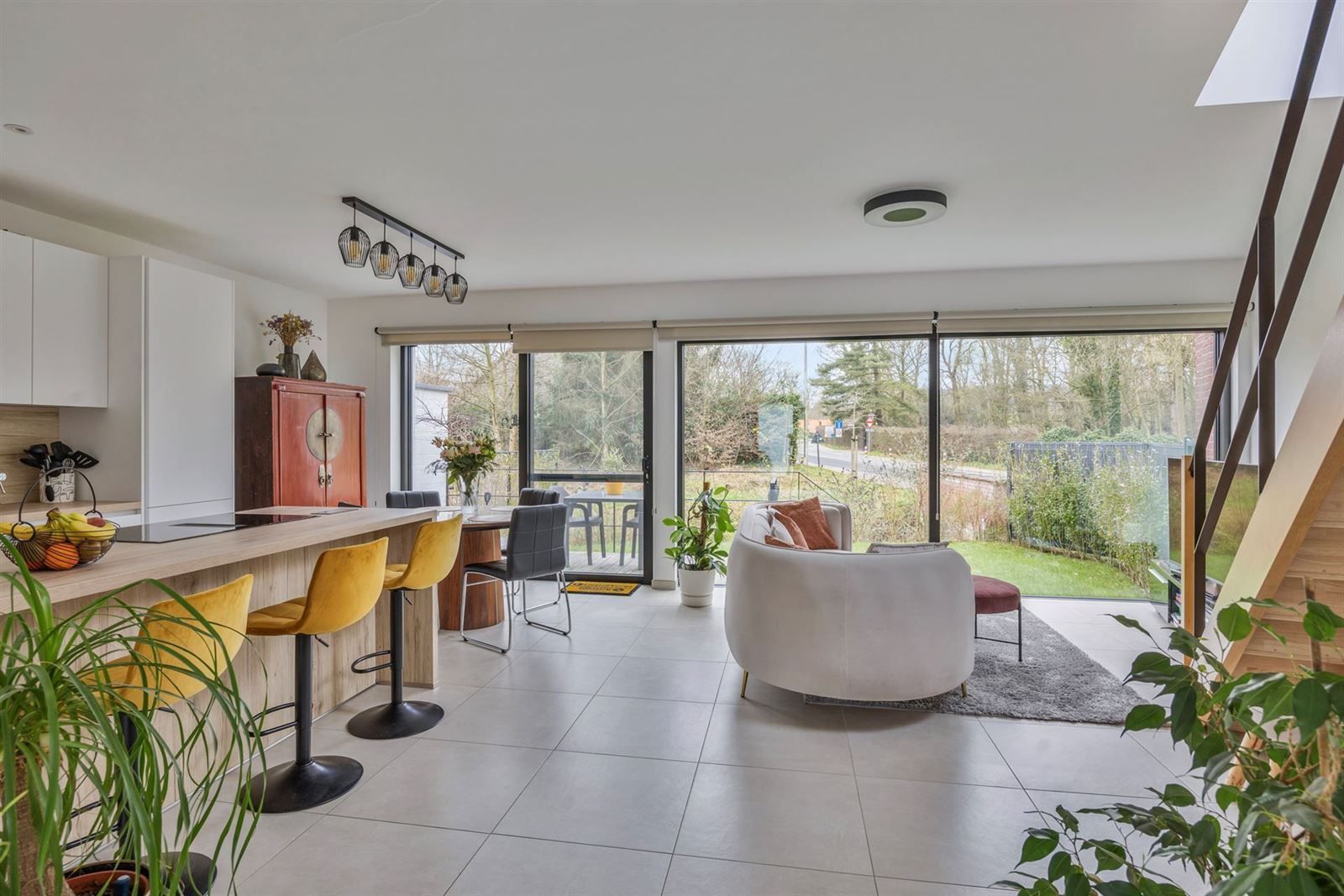 Nieuwbouw woning (label A) met 3 slaapkamers + bureau te Dworp   foto {{pictureIndex}}