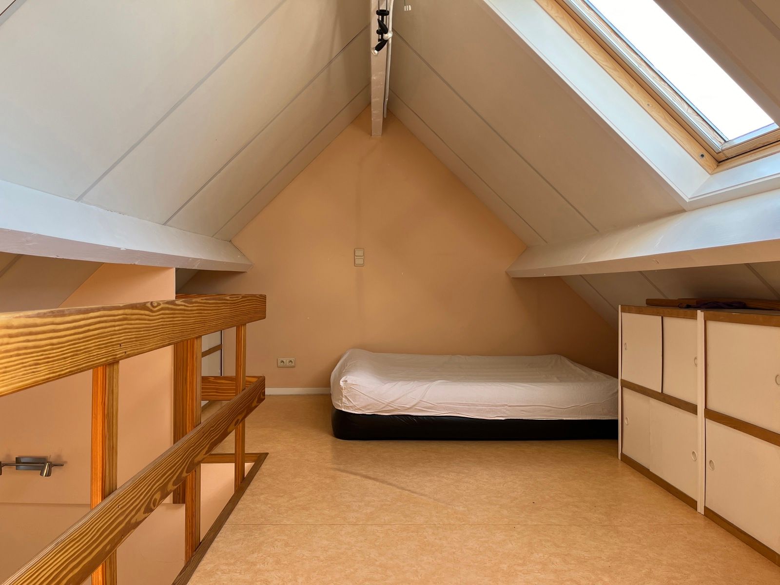 grote woning met mooie tuin foto 27