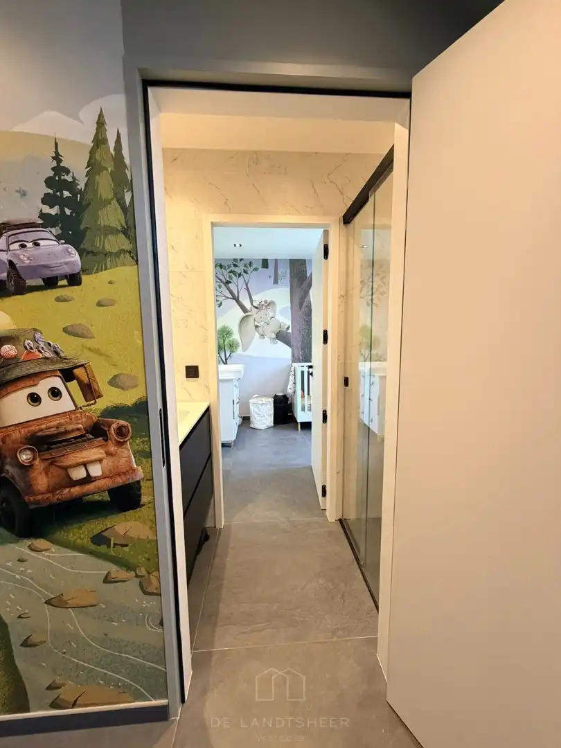 Stijlvol dakappartement met 3 slaapkamers, 2 badkamers en uitzonderlijk veel maatwerk foto 19