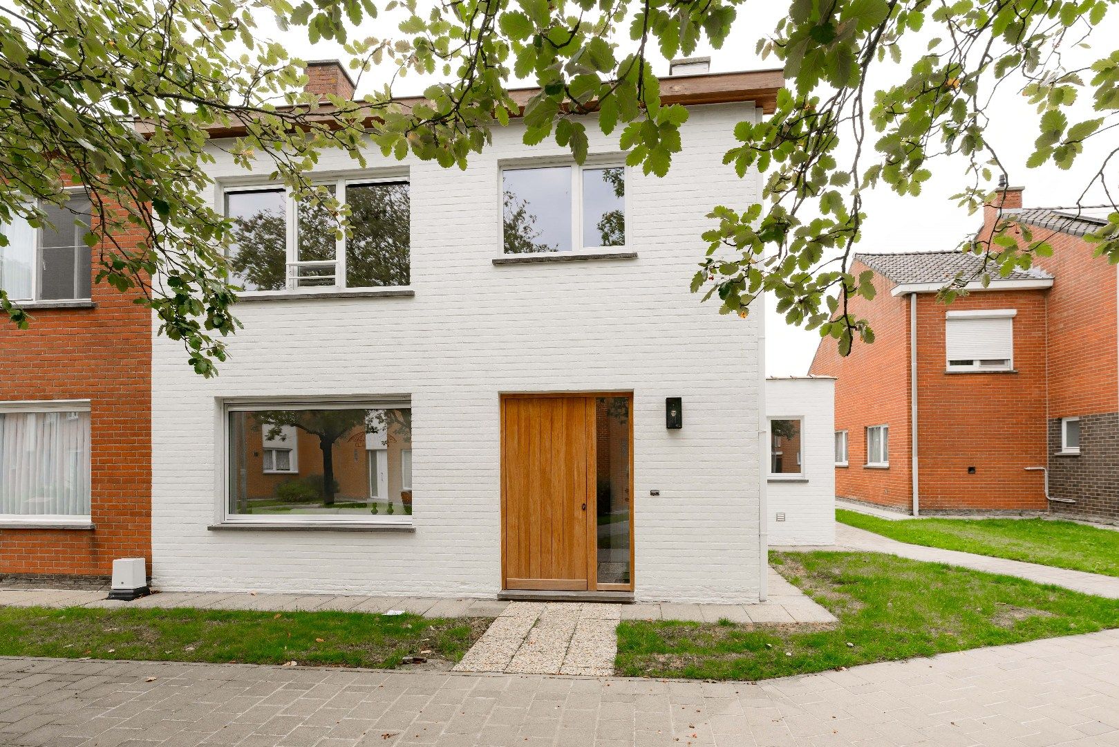 PERFECT INSTAPKLARE ENERGIEVRIENDELIJKE WONING MET TUIN EN GARAGE foto {{pictureIndex}}