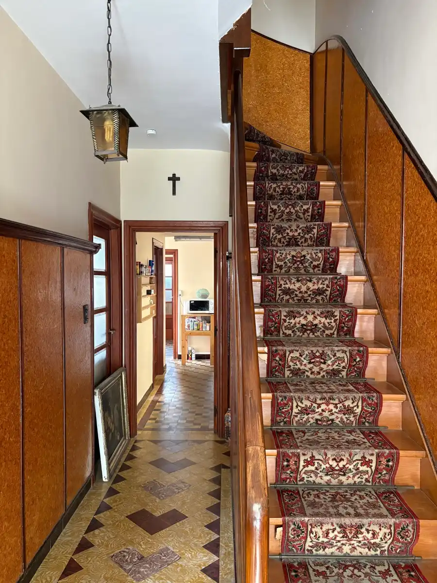 Te renoveren woning in een rustige buurt foto 3