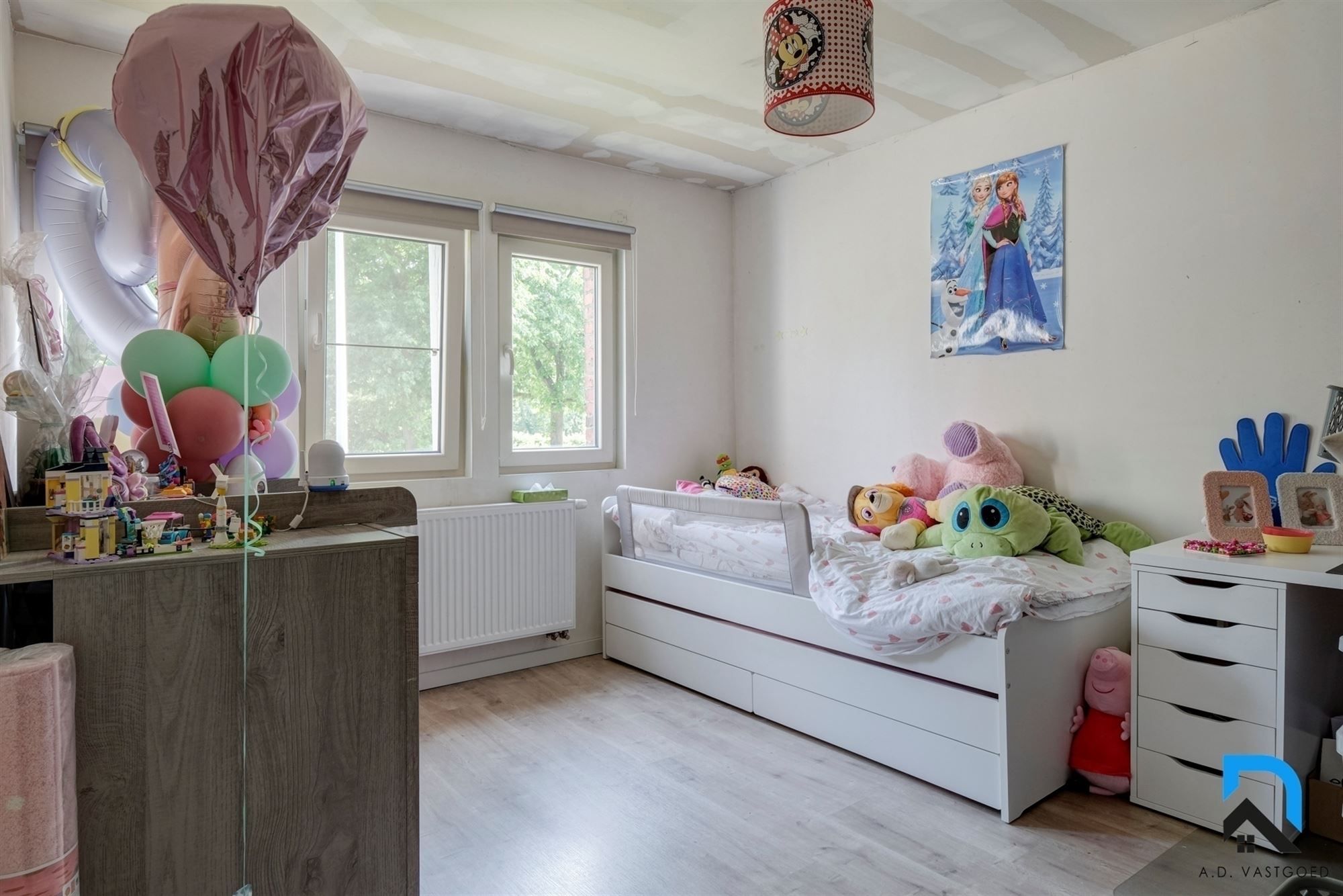 Woning met 5 slaapkamers op riant hoekperceel foto 12