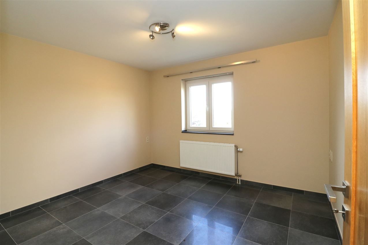 Recente woning met vier slpk, tuin, garage op rustige locatie foto 19