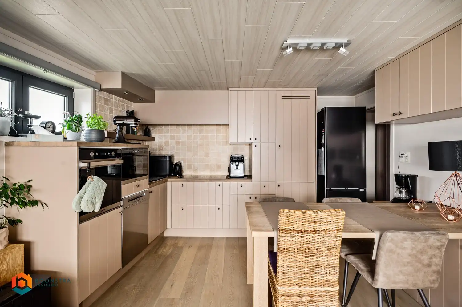 Woning met 2 slpkrs en bijgebouw met veel potentieel foto 18