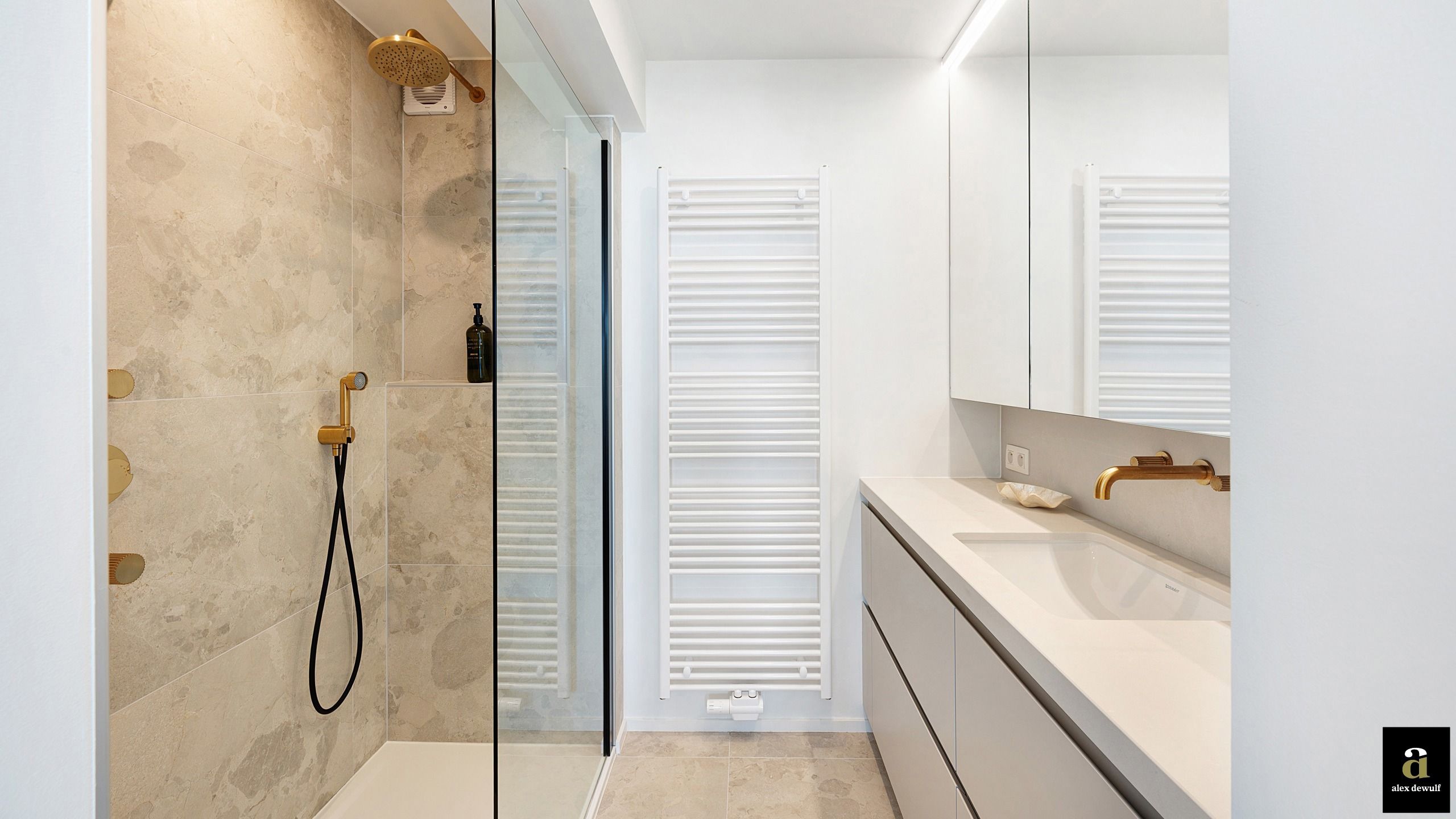 Instapklaar appartement op de Zeedijk in een mooi hoekgebouw foto 21