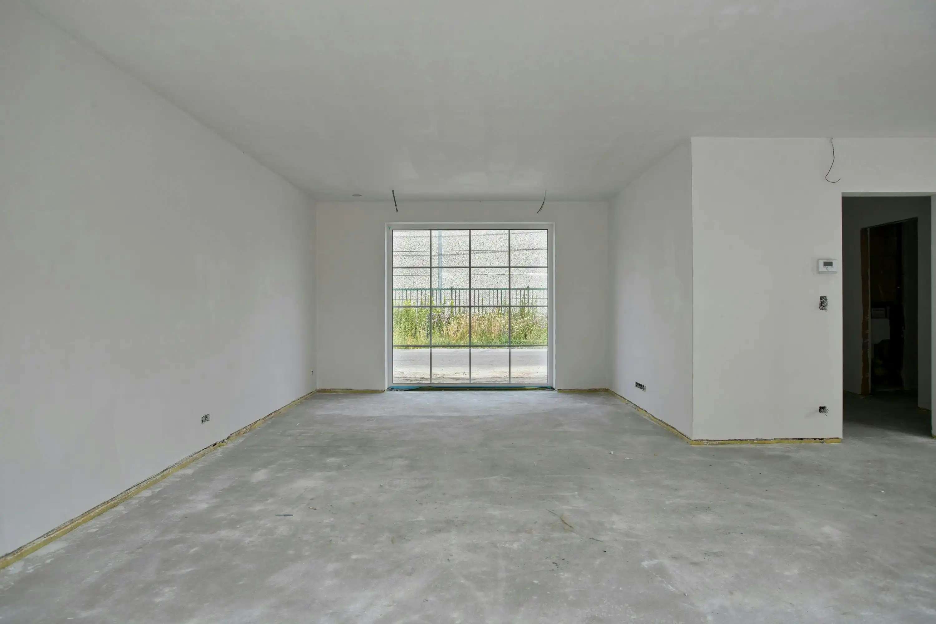 Halfopen nieuwbouwwoning te koop met 3 kamers, oprit en tuin foto 8