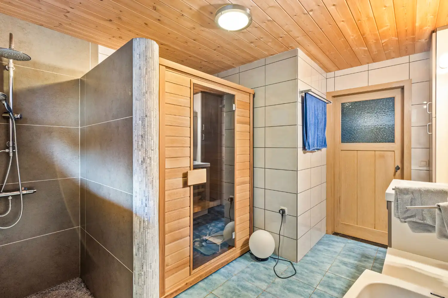 Karaktervolle en zeer ruime woning met Gîte en Chambre d’Hôtes foto 6