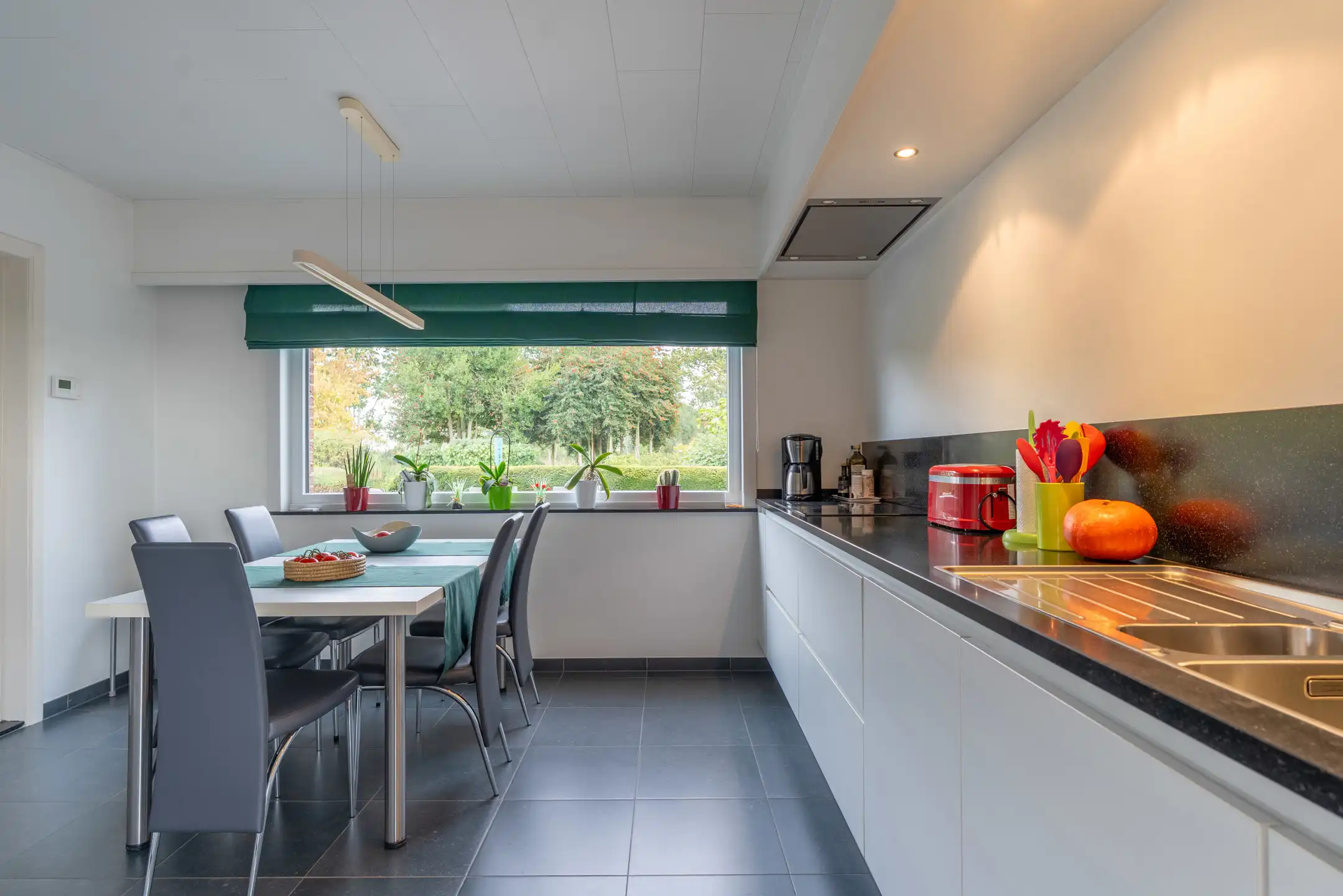Gunstig gel. instapklare woning op mooi perceel van 1.000 m² foto 8