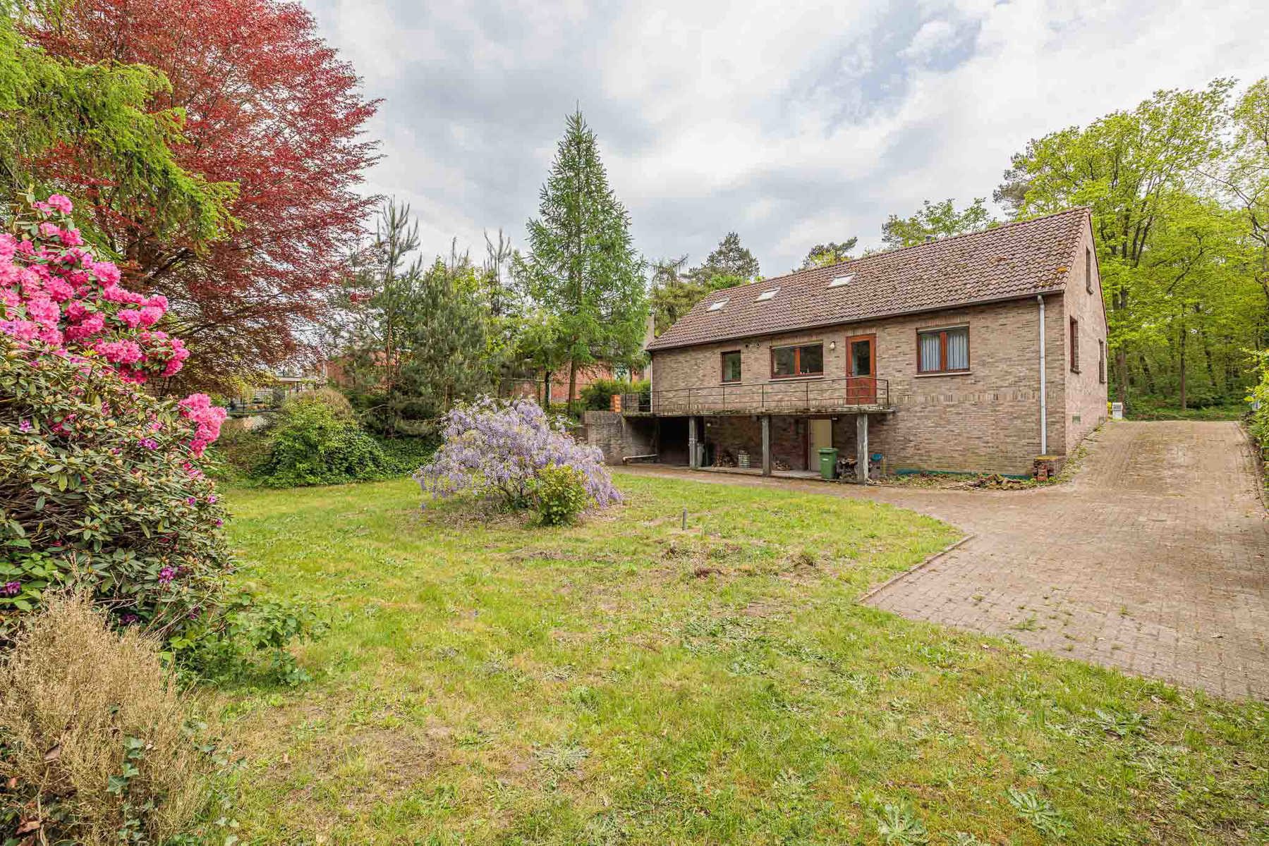 Open woning met 4slpk en volledige onderkeldering op 1.372m² foto 4