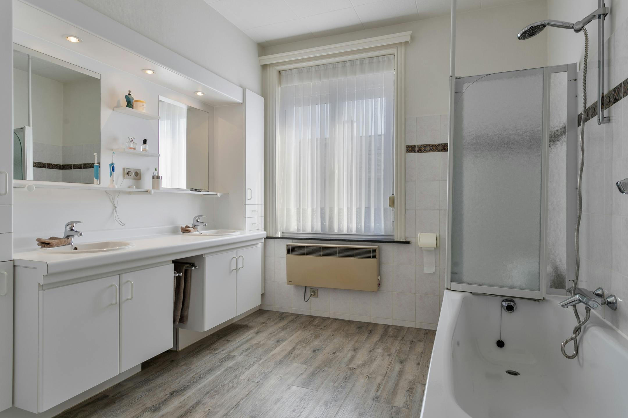 Handelspand met instapklare woning te Sint-Denijs foto 8