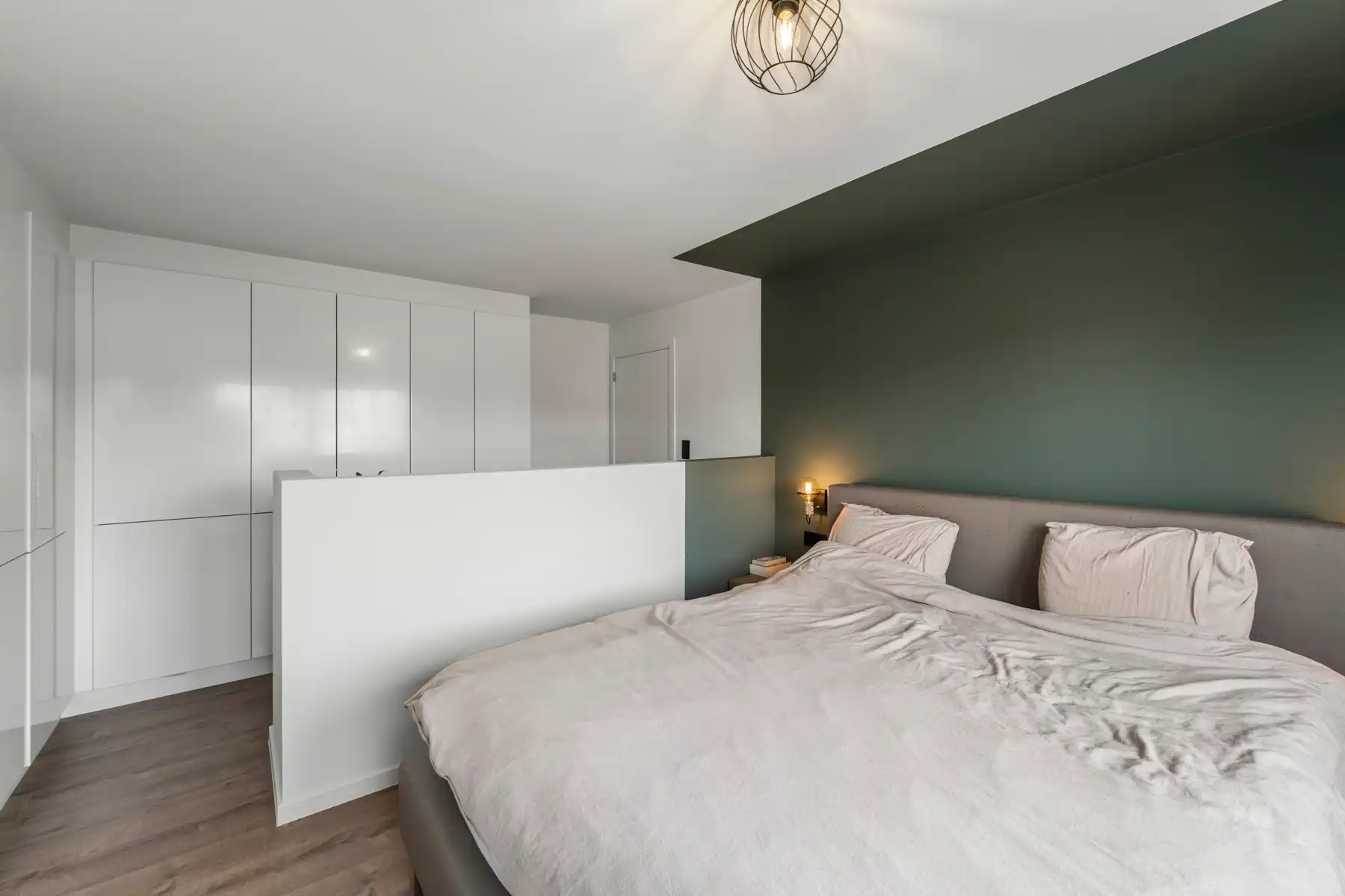 Gerenoveerde woning met 4 slaapkamers en 2 badkamers foto 19