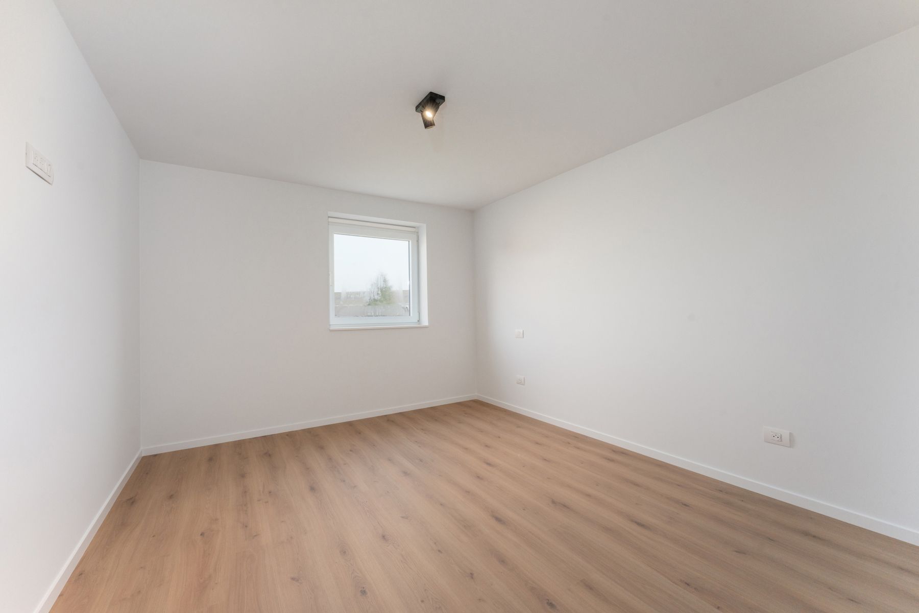 Moderne, halfopen woning foto 10