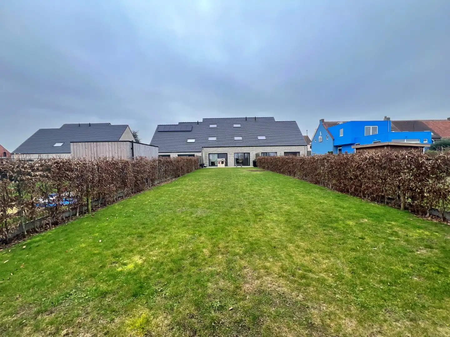 Ruime woning met 3 slaapkamers, garage en tuin foto 21