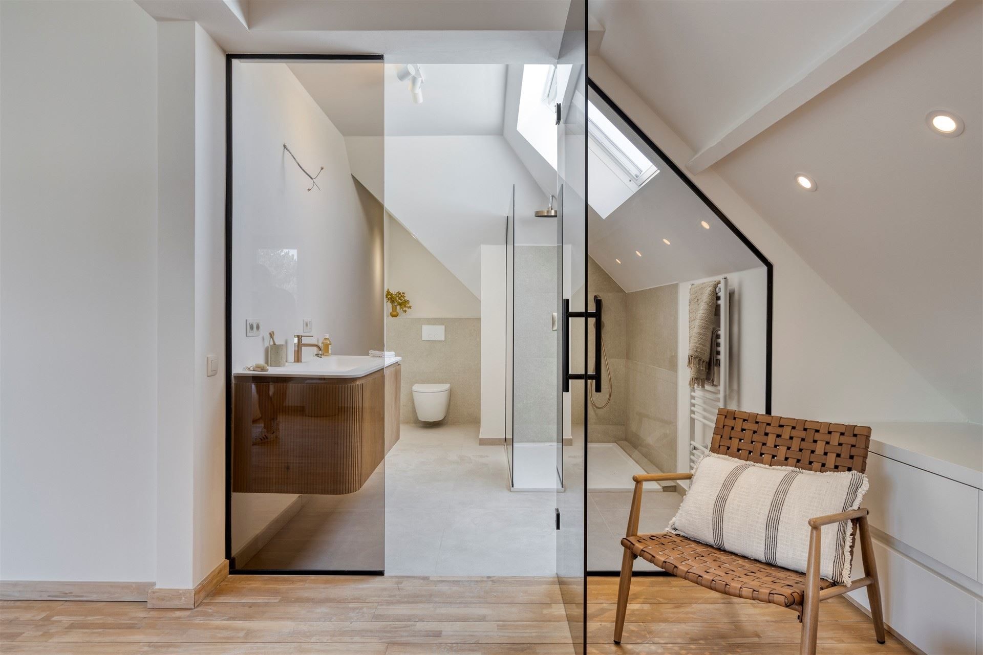 Top-notch gerenoveerde villa met 4 slaapkamers en 3 badkamers op 705m² met zuidtuin foto 28