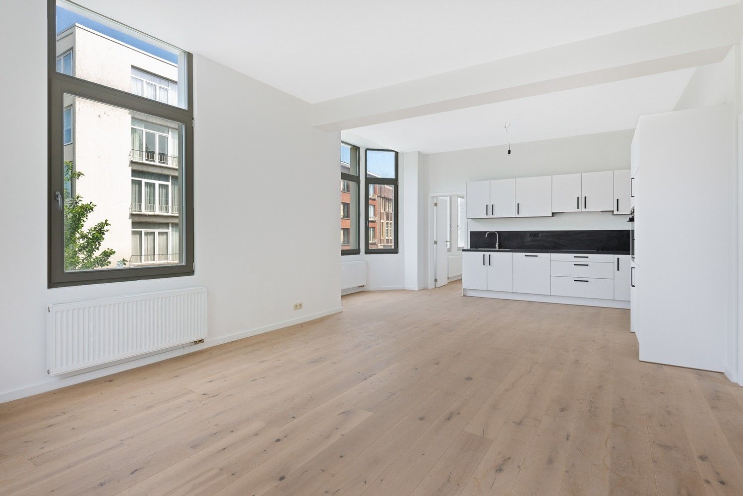 Prachtig gerenoveerd appartement met 2 slaapkamers in rustige straat te koop te Antwerpen foto 3