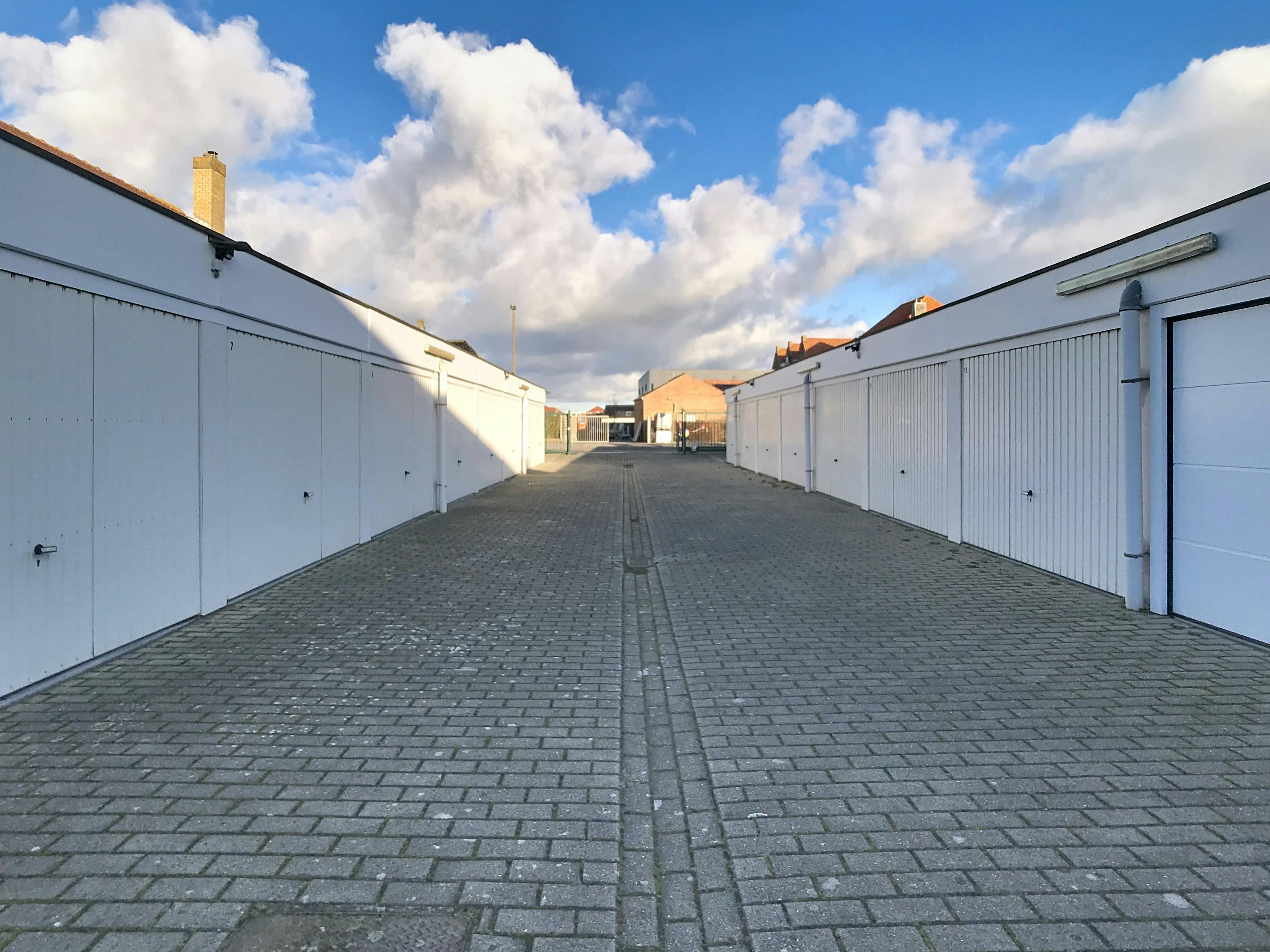 Goedgelegen garagebox op wandelafstand van de Zeedijk! foto 6