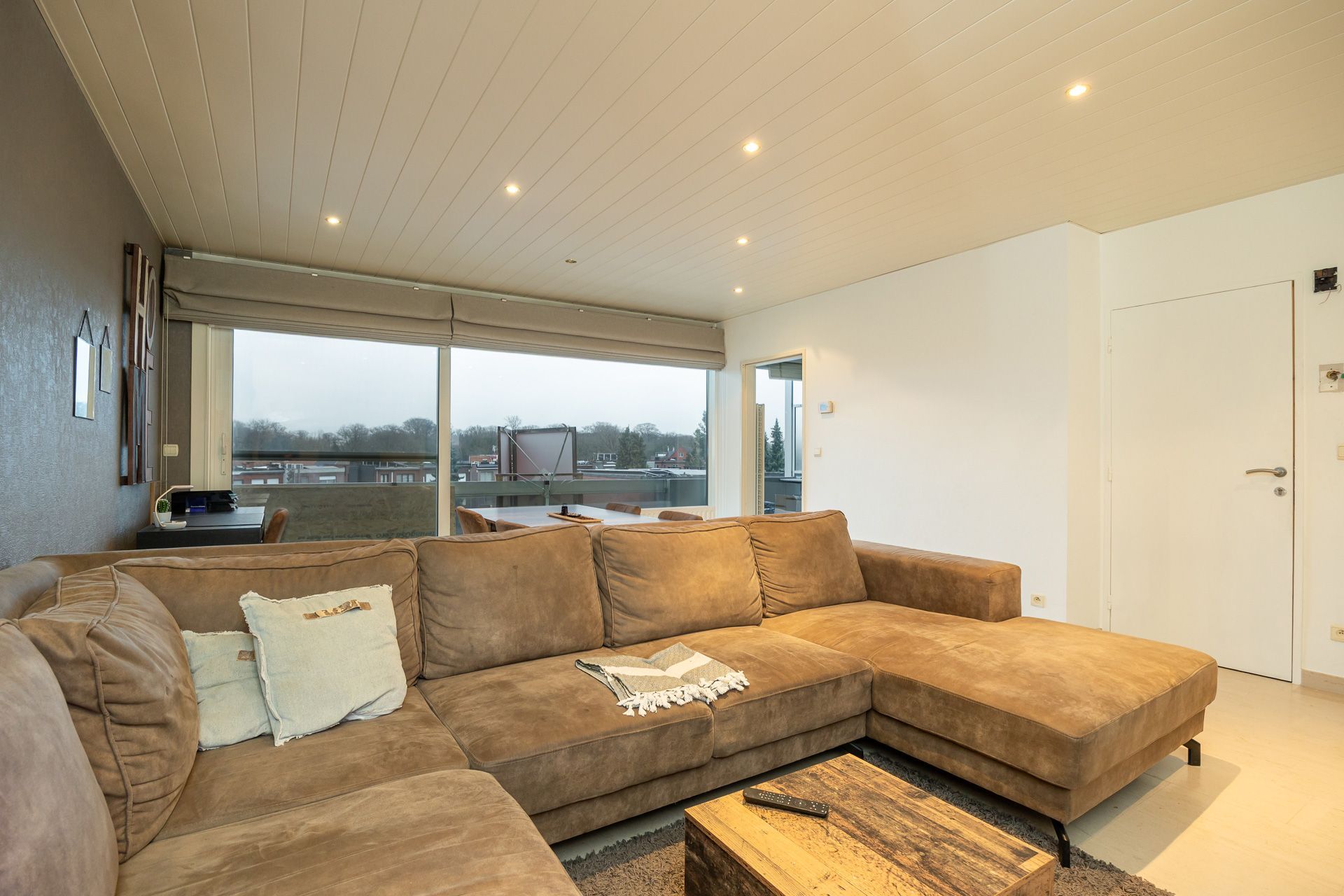 Lichtrijk appartement met drie slaapkamers en terras foto 16