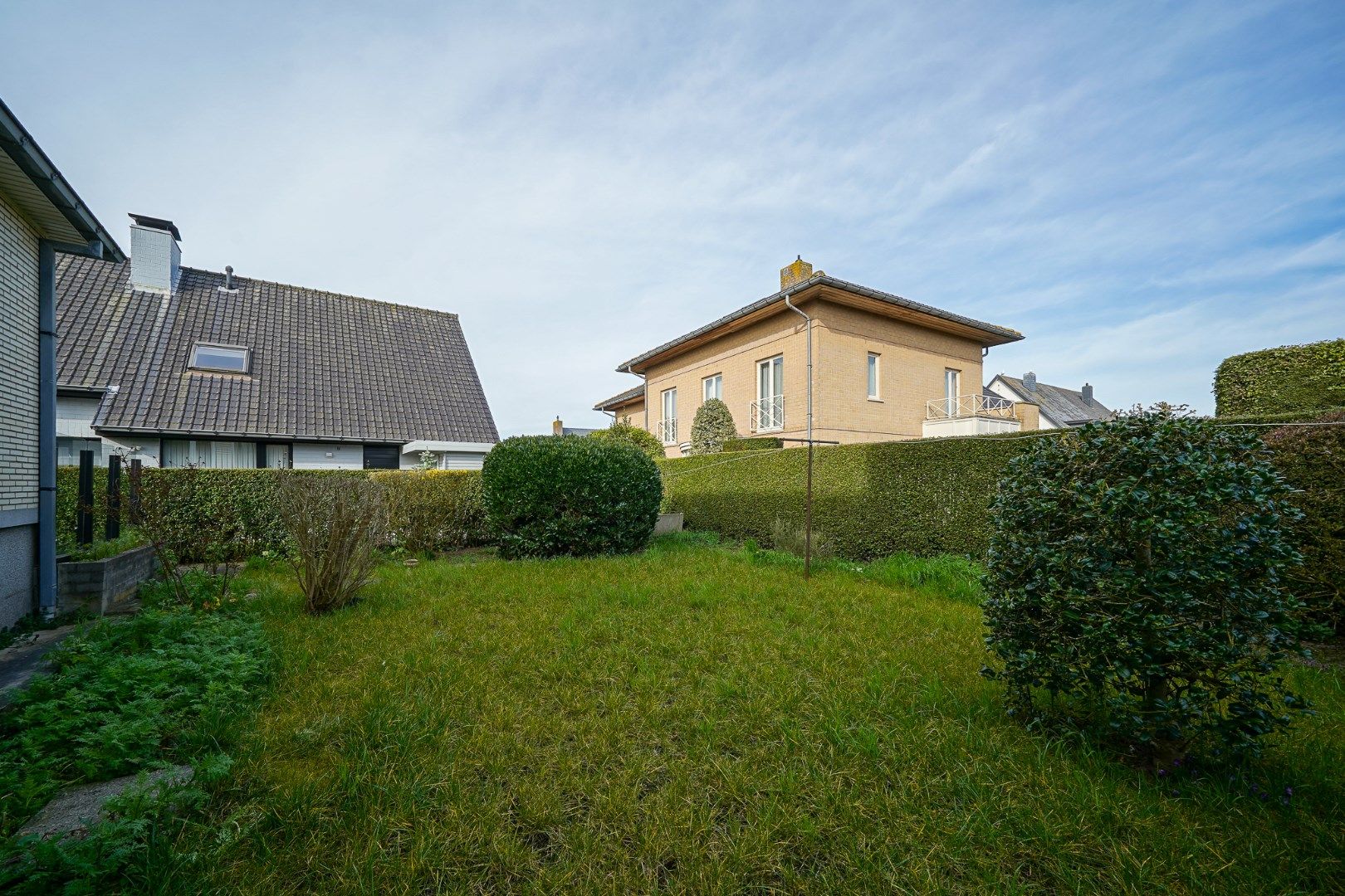 Te moderniseren woning met tuin en grote garage in Stene (Oostende) foto 8