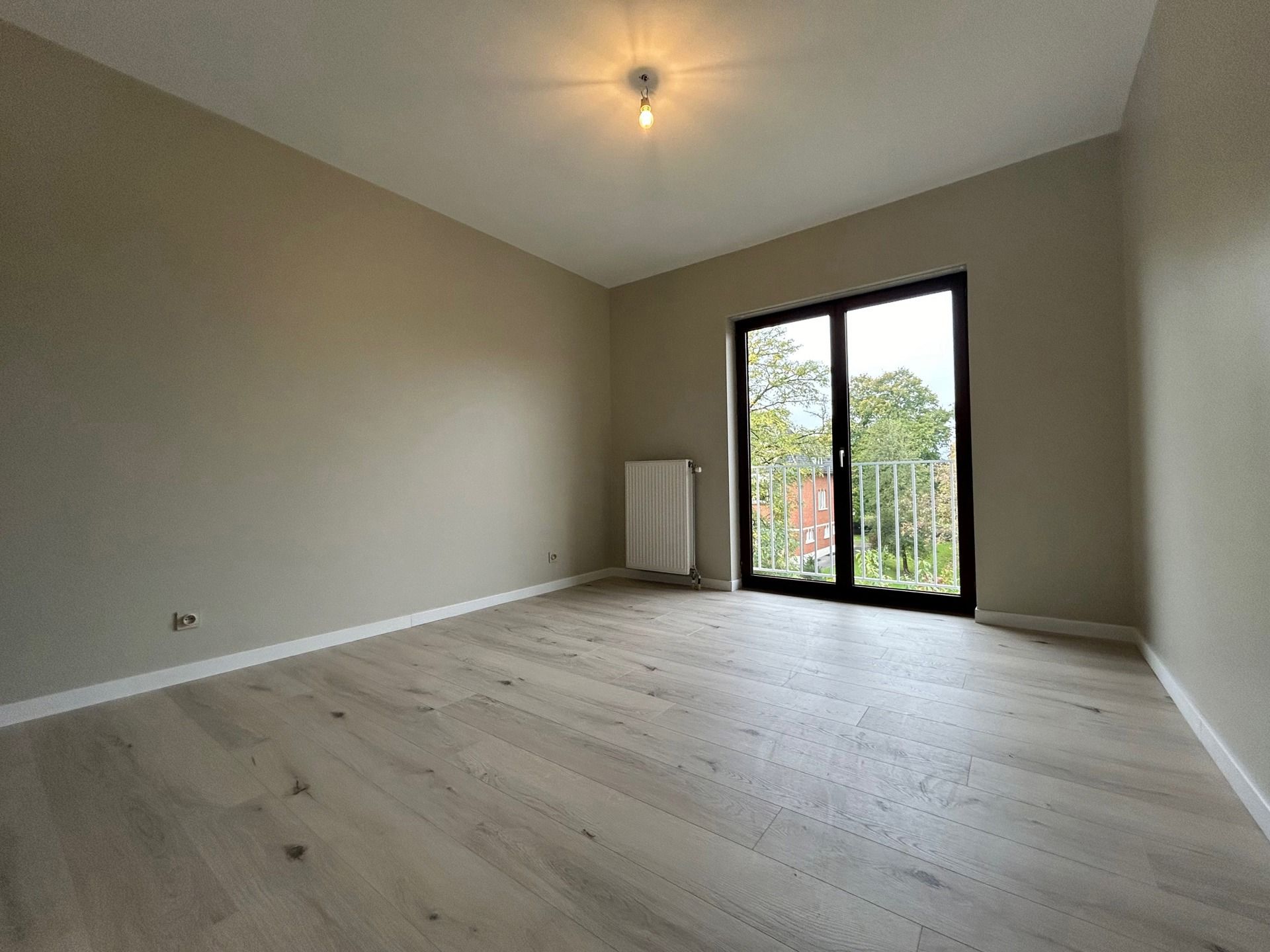 Ruim appartement met terras & garage. foto 12