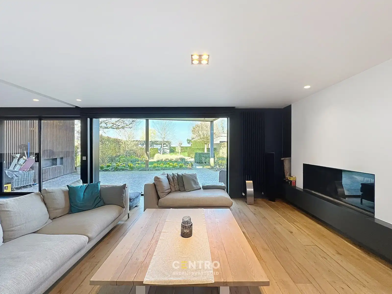 Luxueuze woning (4 slpks) + ruime showroom (of winkel, praktijkruimte, diensten, vrij beroep,...) met kantoor te Hooglede! foto 12