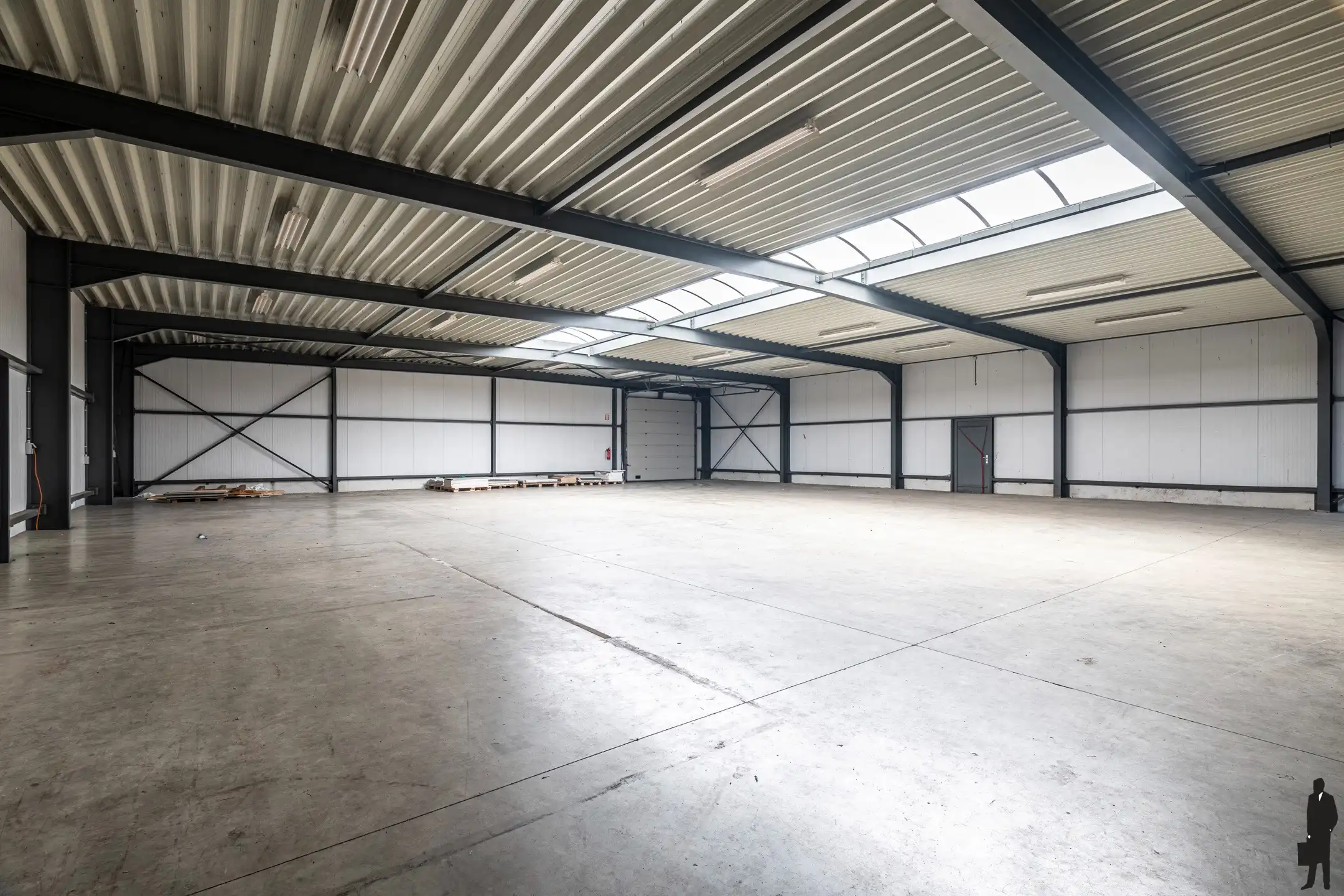 Magazijn met kantoren op ca. 4.425 m² foto 4