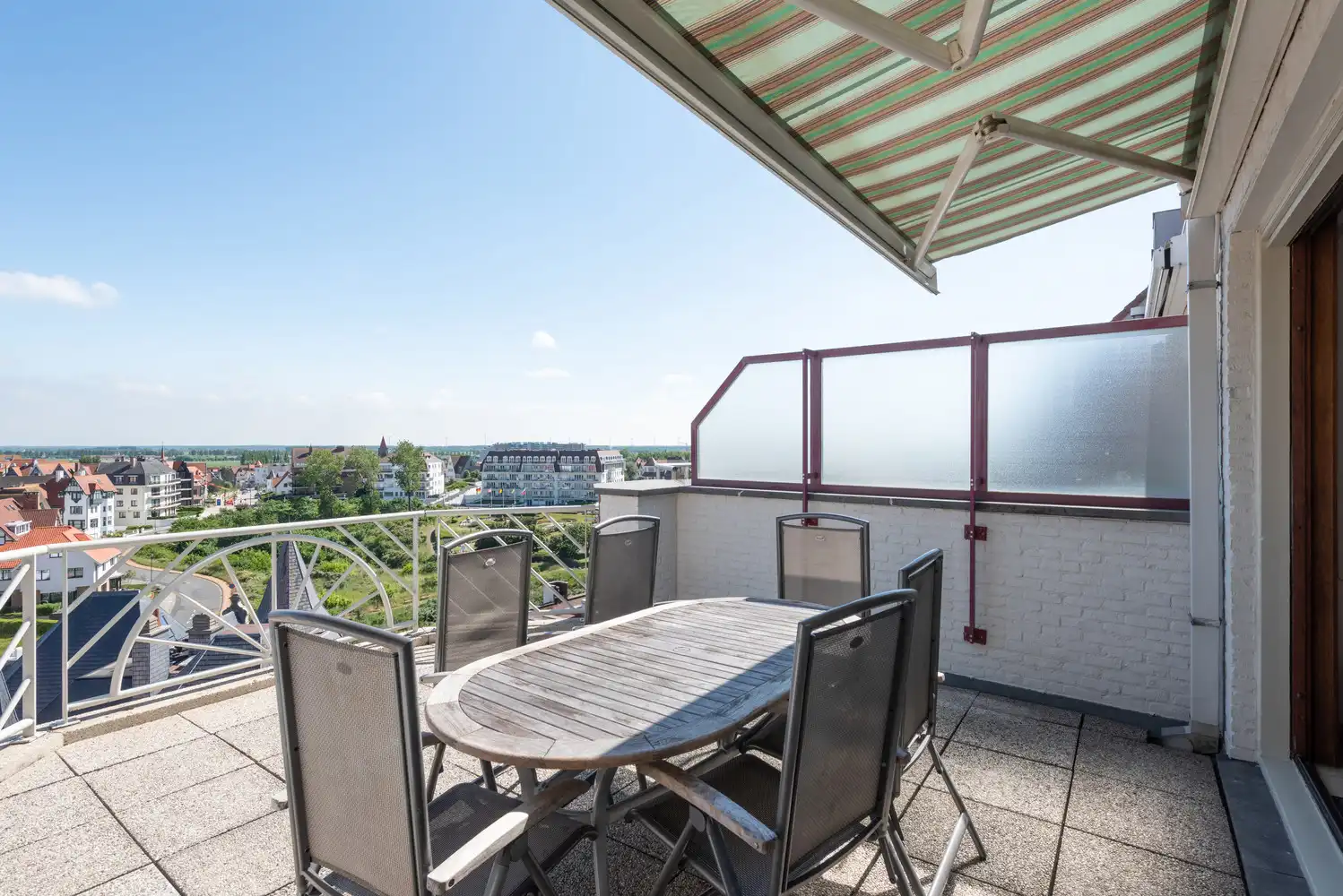 Ruim duplexappartement met zonnig terras en prachtig open uitzicht in Duinbergen foto 11