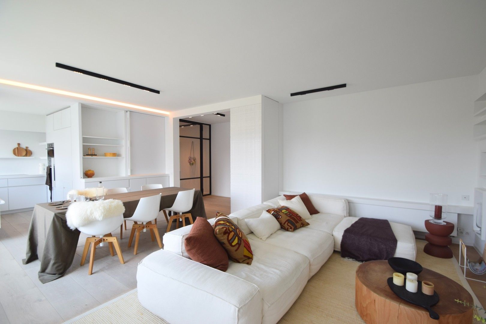 Hoofdfoto van de publicatie: Volledig gerenoveerd hoekappartement in een standingvolle villaresidentie gelegen in het Zoute.