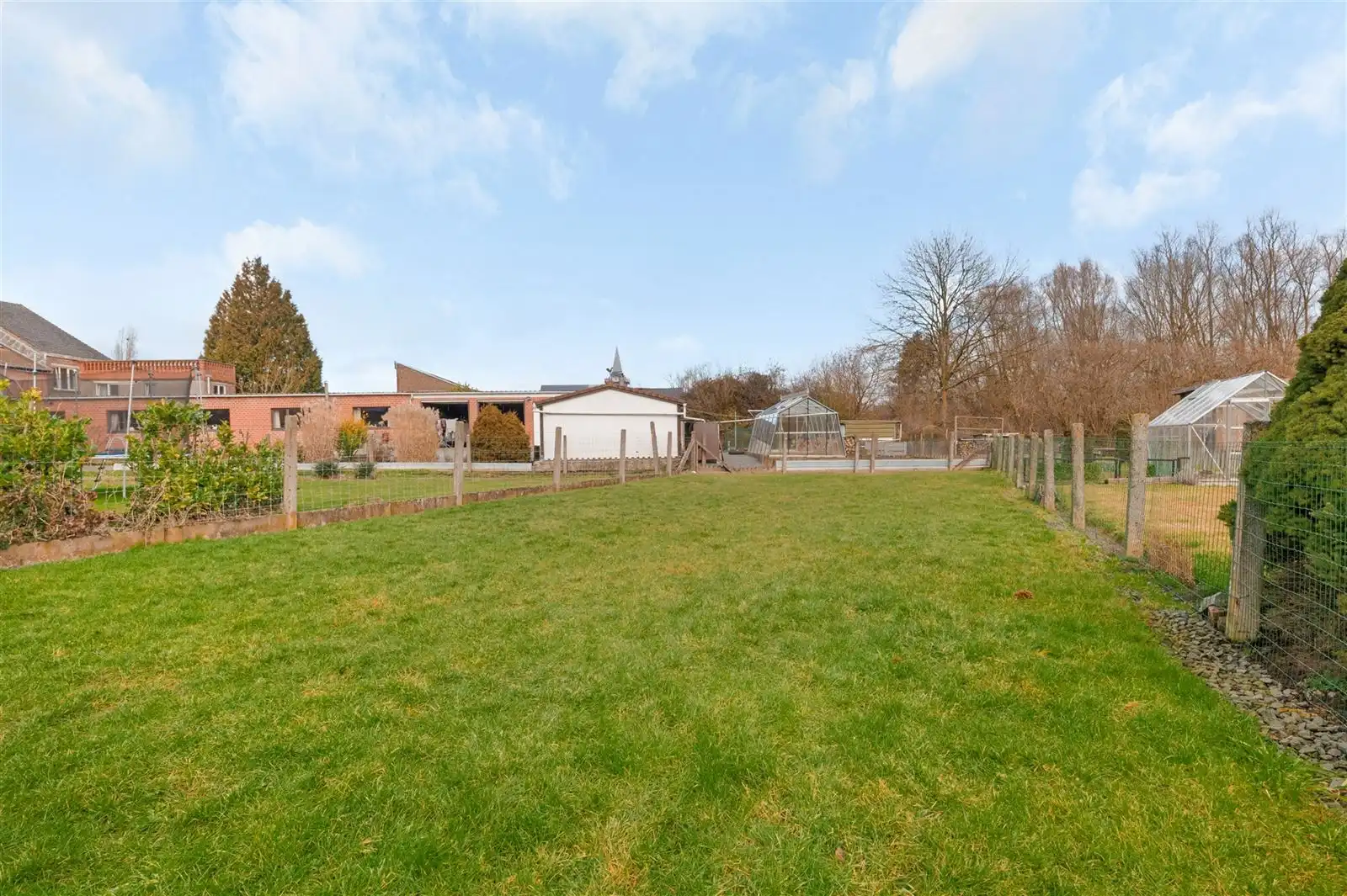 Gezinswoning met garage en tuin op 6are30 foto 18