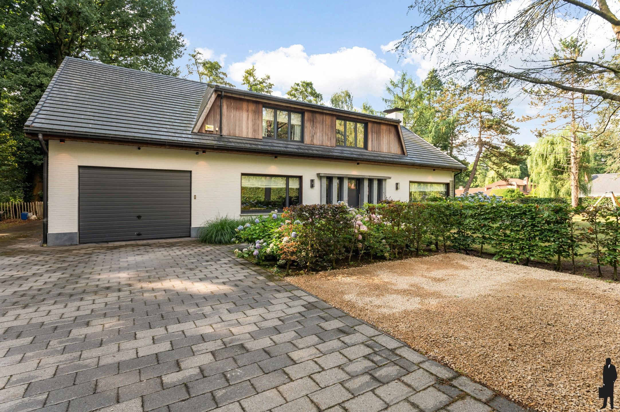 Stijlvolle gezinswoning op perceel van 2.165 m² in residentiële wijk Den Drijhoek foto {{pictureIndex}}