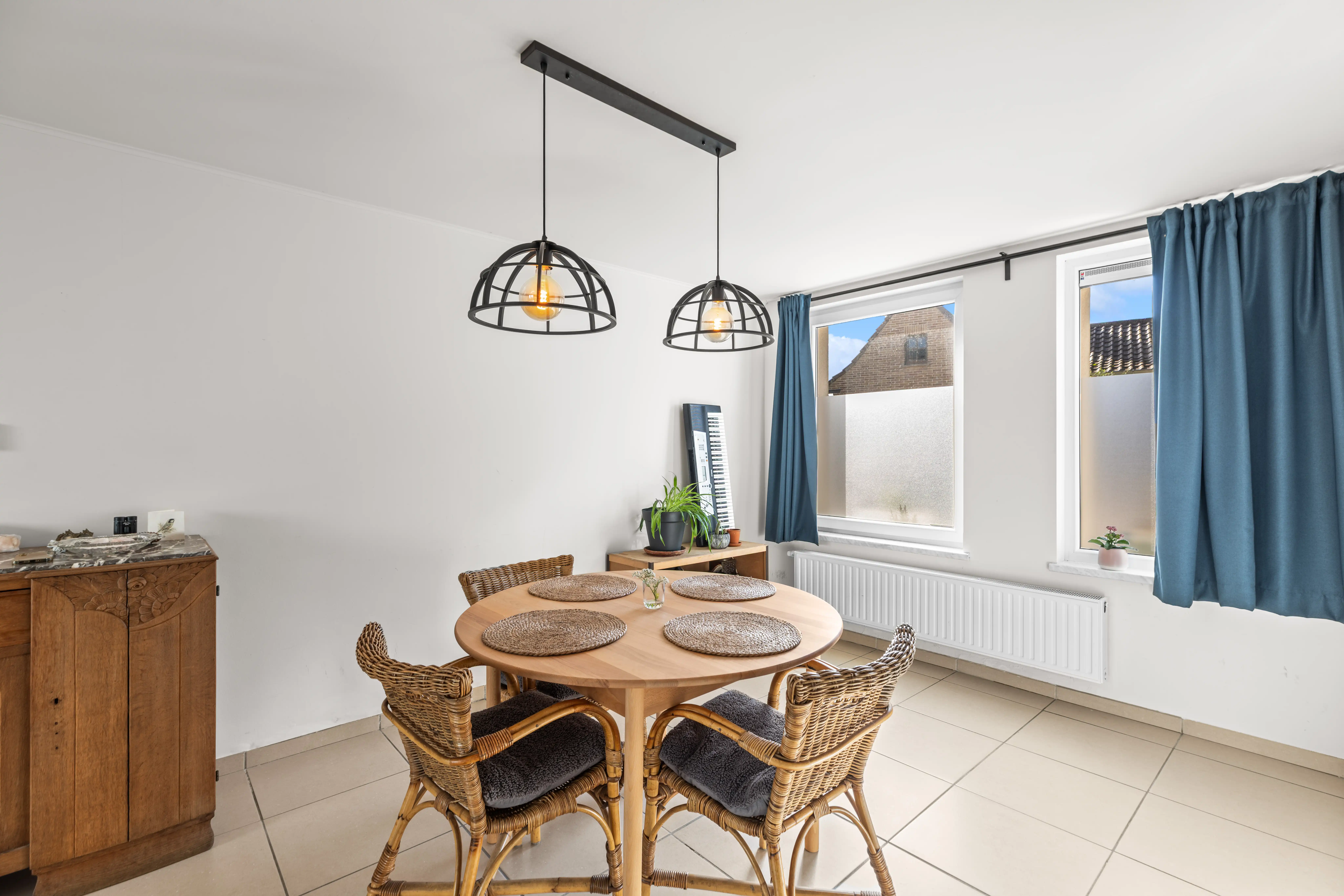 Instapklare woning met gezellig koertje in Belzele (Evergem) foto 2