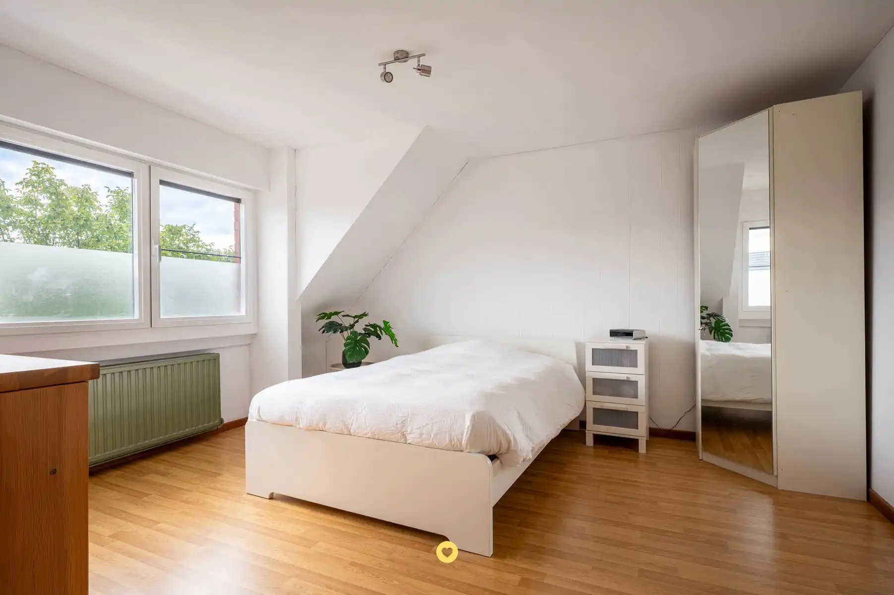 Bel-etage met 2 ruime SLK en grote garage op rustige locatie foto 10
