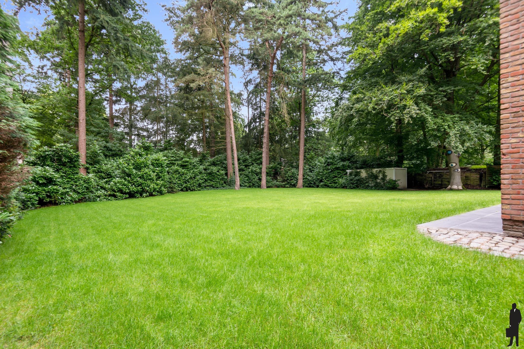 Op een top locatie gelegen gelijkvloerse villa op een prachtig perceel foto 13
