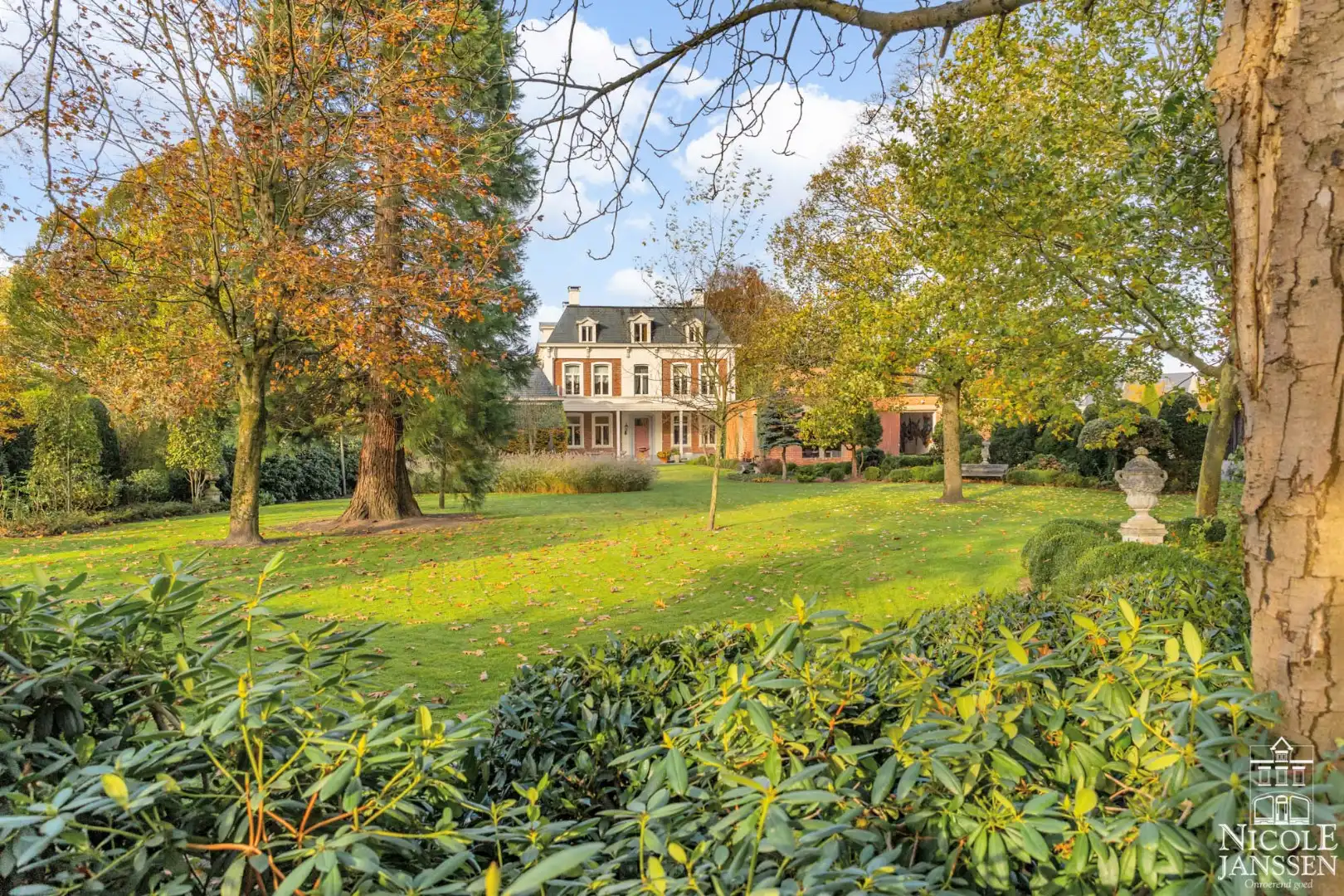 Authentiek herenhuis met conciërgewoning foto 2