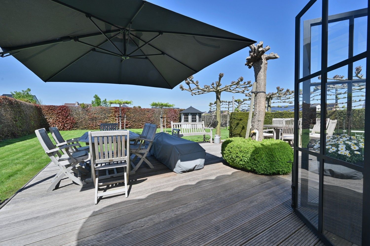 Sfeervolle, royale woning met zonnepanelen, rustige gelegen in geliefde woonomgeving te Lanaken foto 33