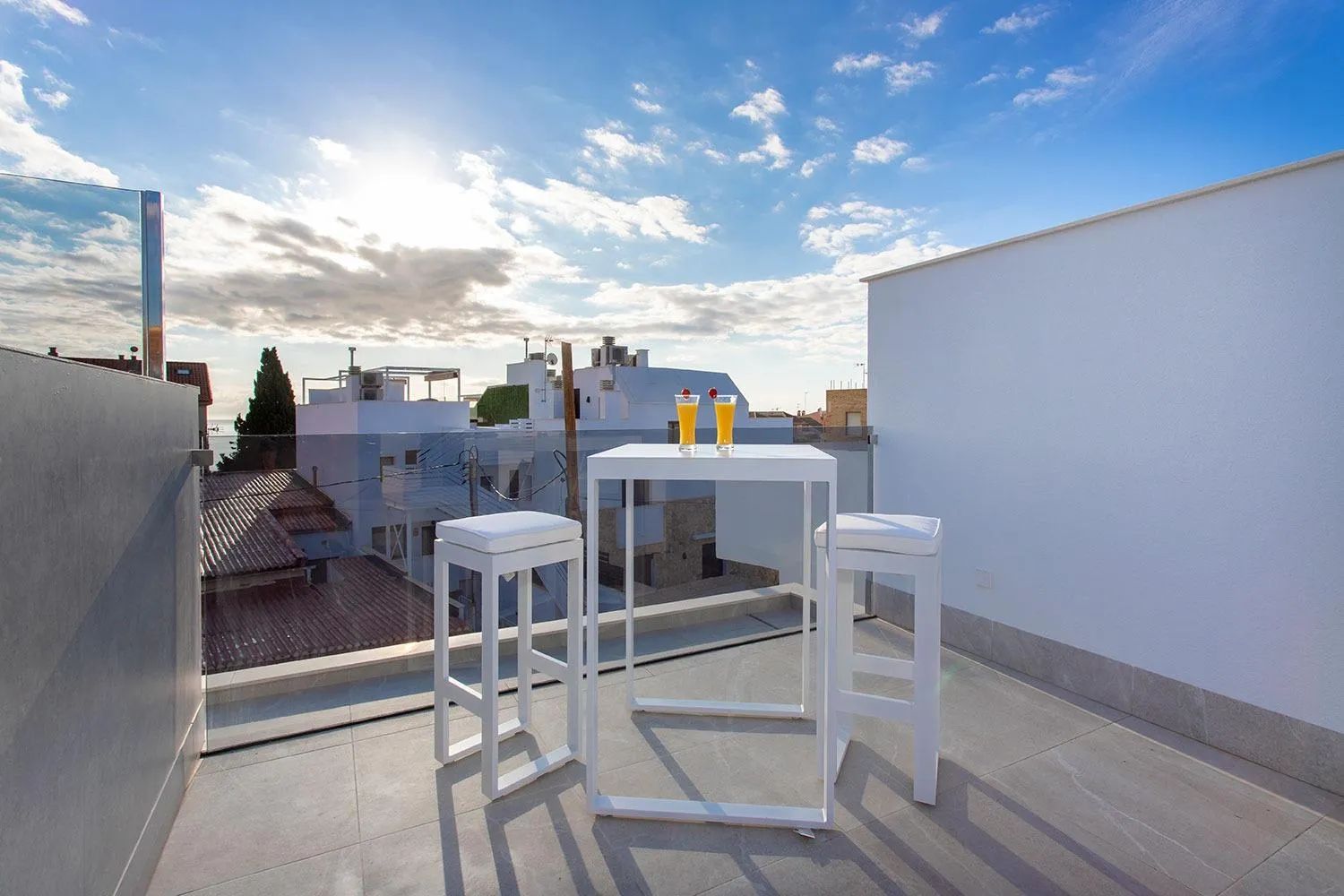 Strak design en strandleven gecombineerd: instapklare luxe woning in hartje Torre de la Horadada foto 32