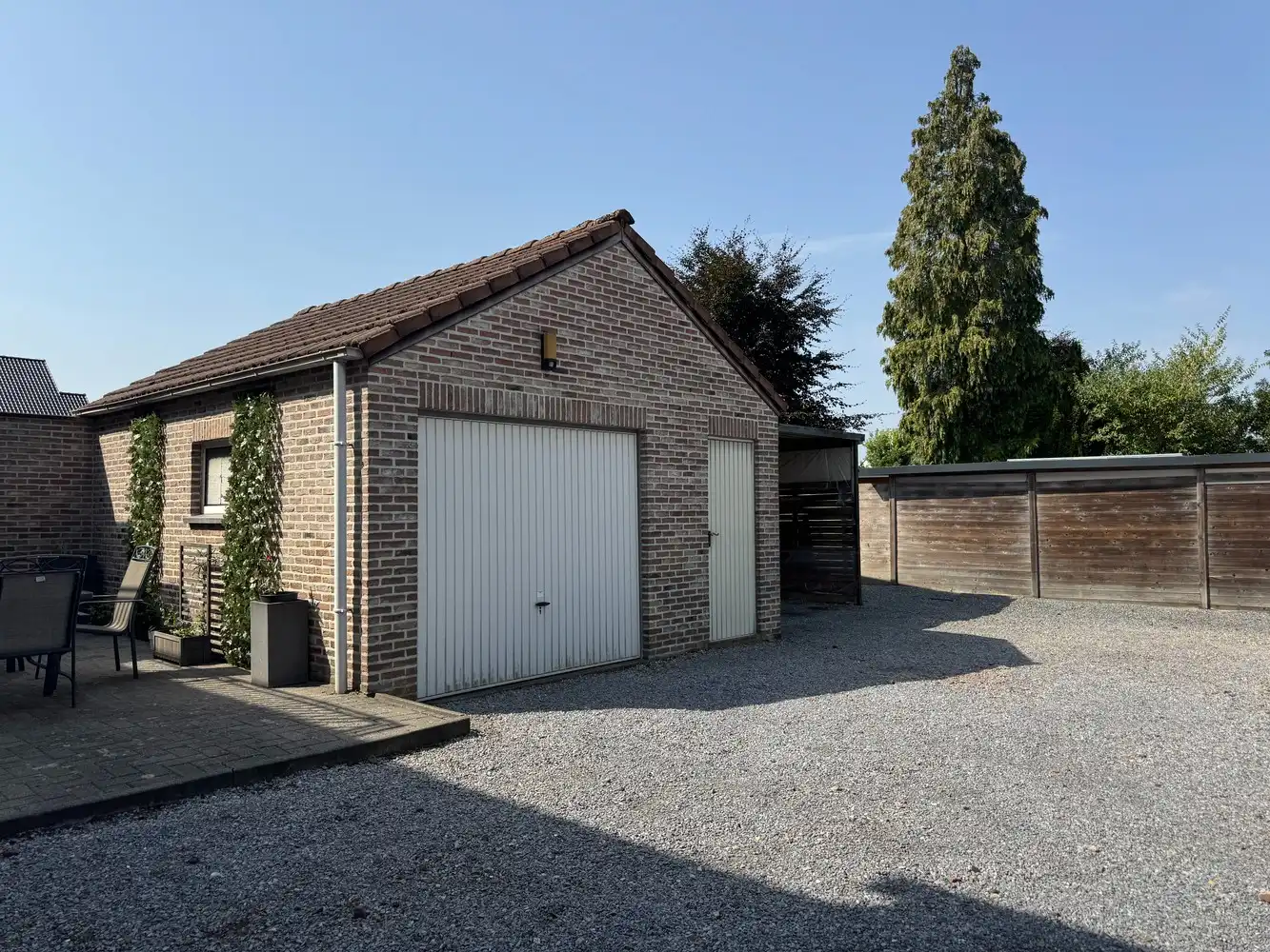 Zeer ruime huurwoning met o.a. 3 slpks en garage foto 21