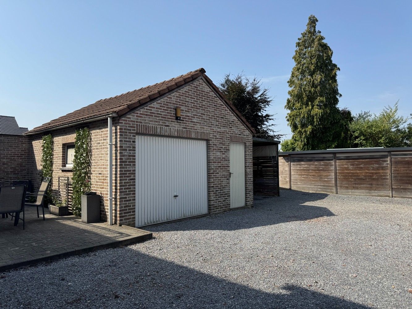 Zeer ruime huurwoning met o.a. 3 slpks en garage foto 21