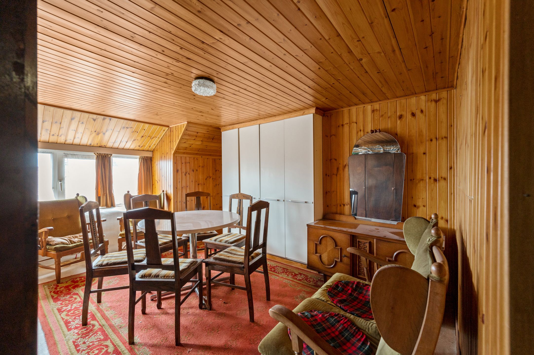 Ruime, te renoveren gezinswoning met 4 slpks, garage en tuin foto 17