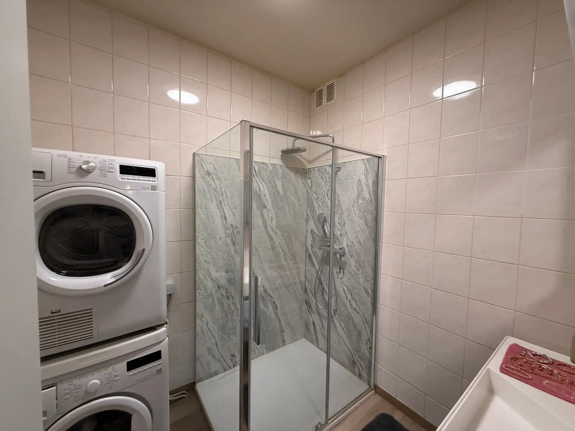 SCHELLEBELLE - Gelijkvloers appartement met tuintje. foto 11