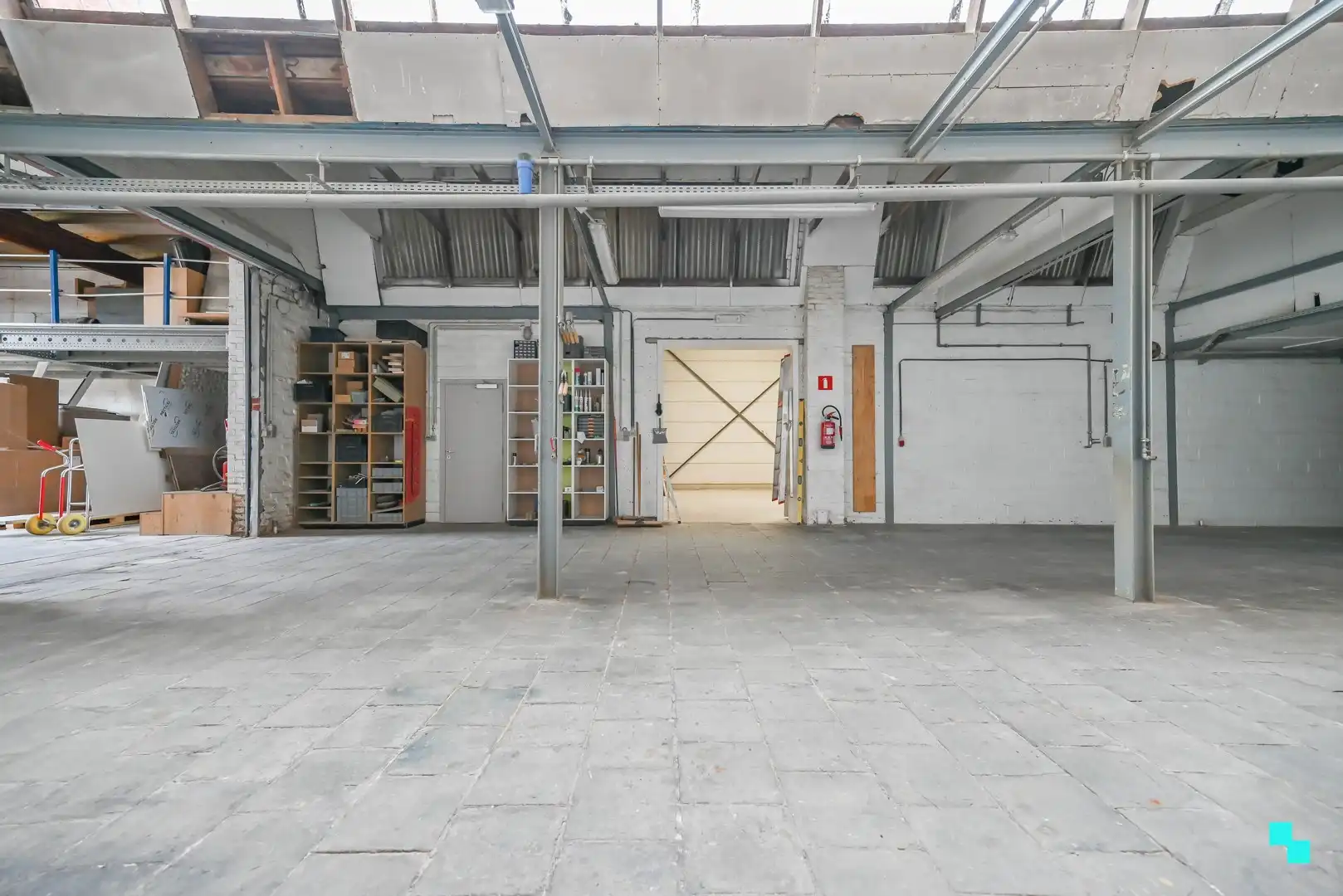 Gunstig gelegen werkplaats / magazijn met bureel en diverse parkeergelegenheid foto 16