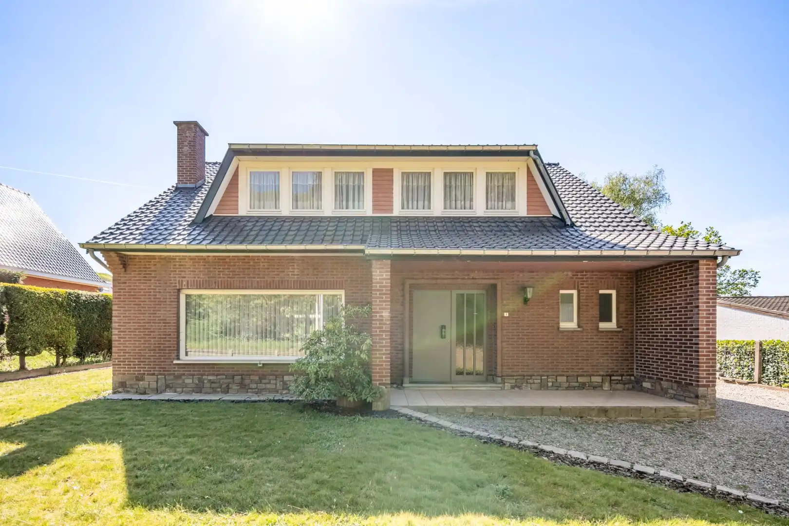 WONING TE KOOP (5 SLP) MET GROTE TUIN EN GARAGE MET SMEERPUT foto 2